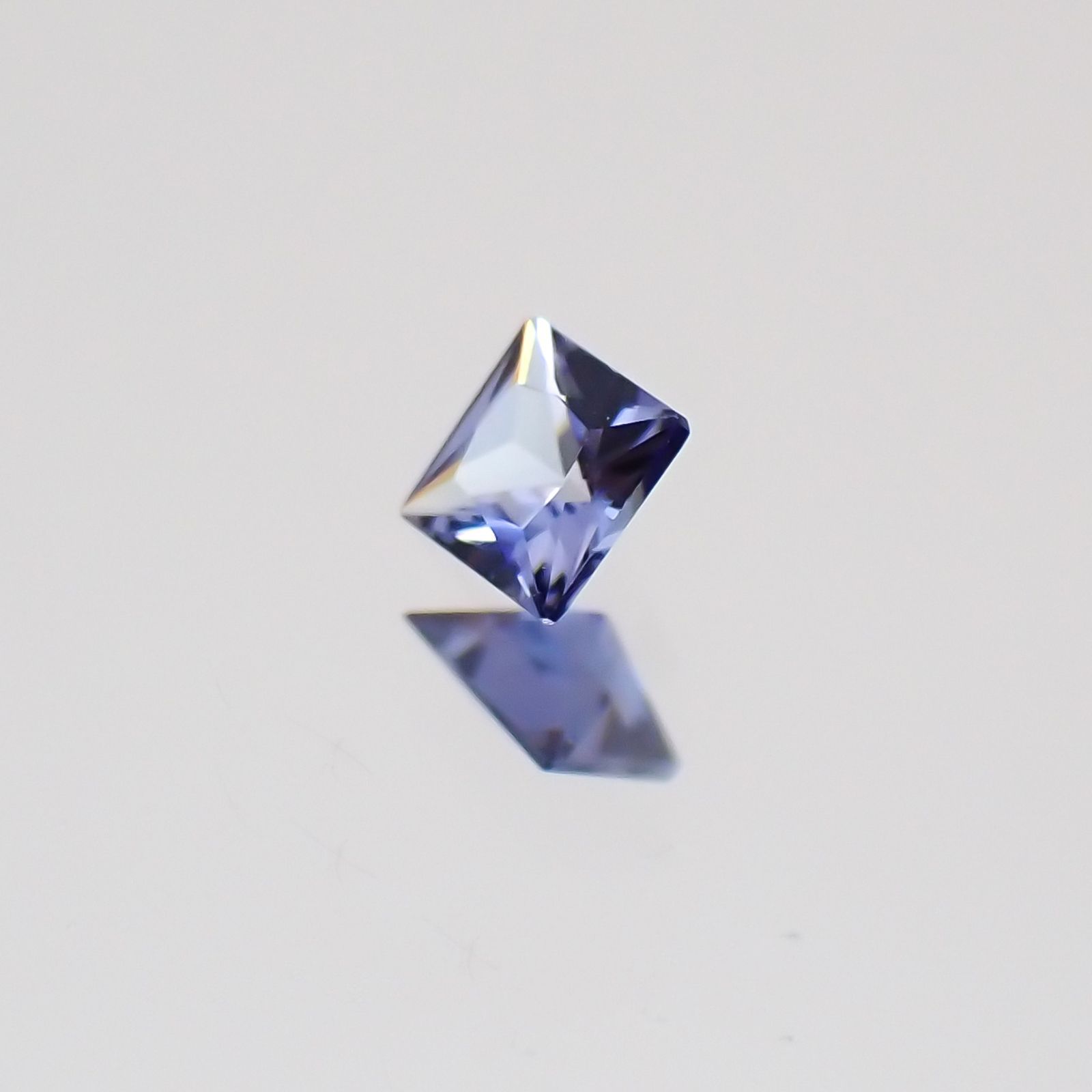 ◇プリンセスカット◇ベニトアイト アメリカ産 ルース 0.045ct[21019039]2×2mm前後