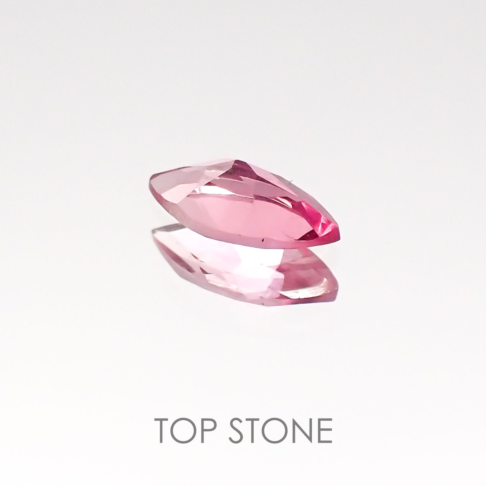 ホットピンクスピネル タンザニア産 ルース 0.14ct[20117673]5.2×2.4mm前後