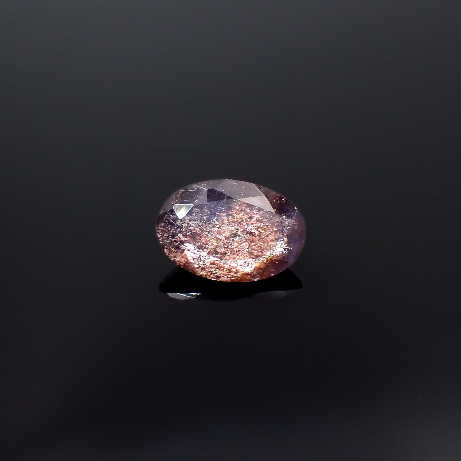 ブラッドショットアイオライト インド産 1.69ct[240125371]10.3x7.1mm前後