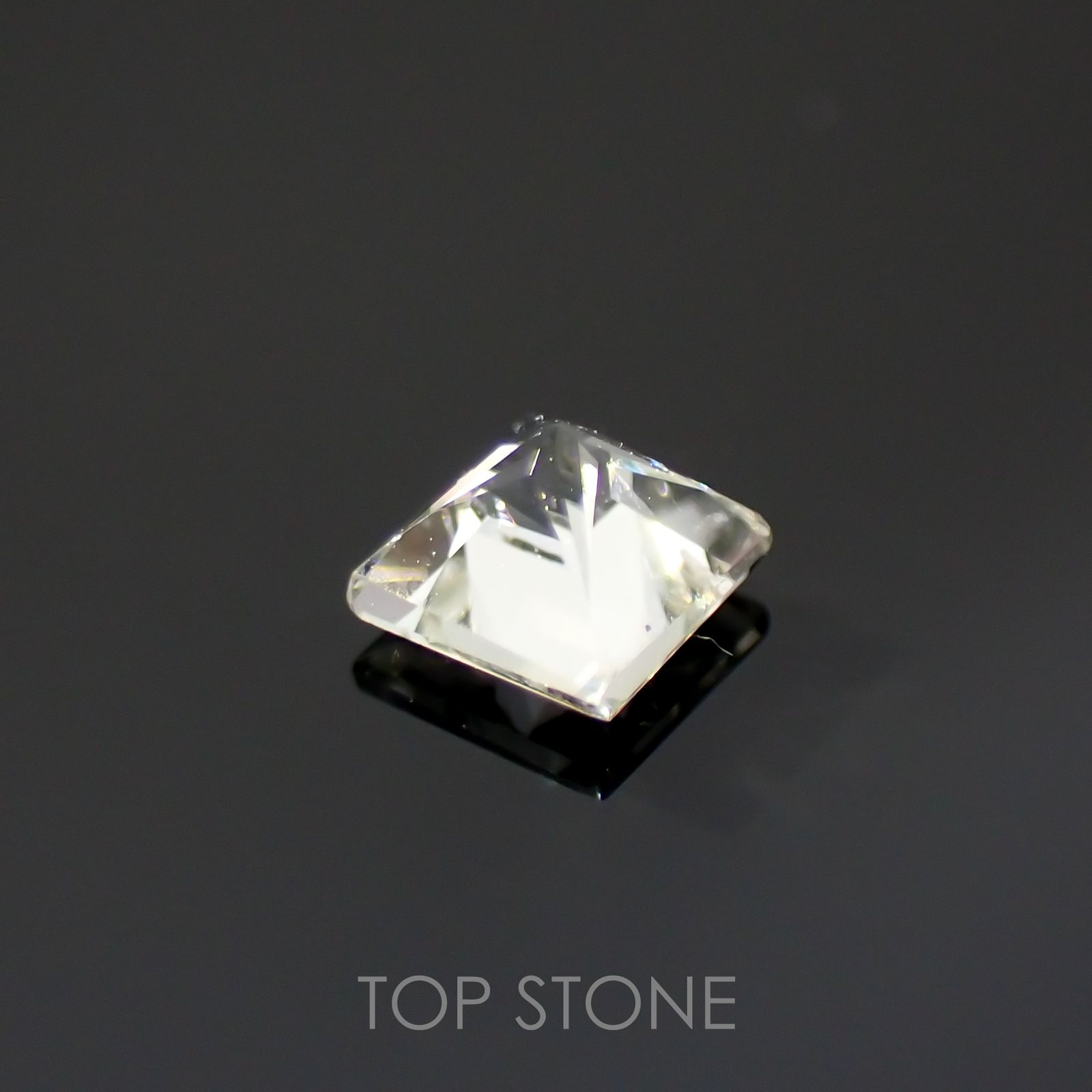 ◇プリンセスカット◇リューコガーネット(宝石名ホワイト グロッシュラー・ガーネット)ビルマ産 0.24ct 識別済[220115442]3.3x3.2mm前後