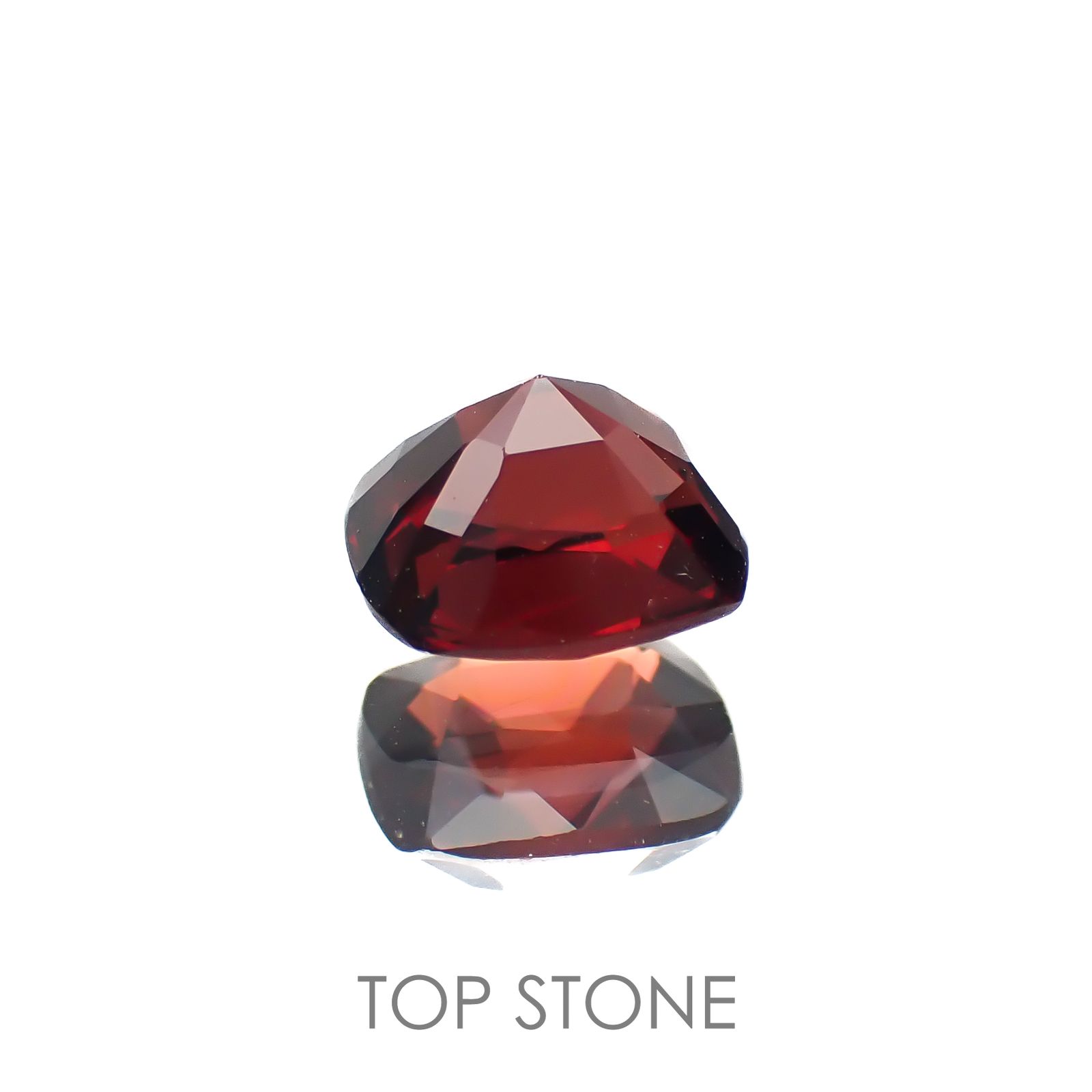 レッドスピネル(宝石名スピネル)ビルマ/マダガスカル産 0.89ct 識別済[220817539]5.7x5.2mm前後