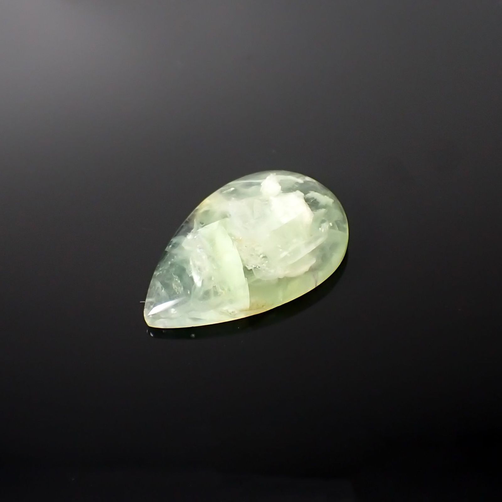 エンジェルフェザーフローライト 中国産 52.20ct / 34.2x22.8mm前後 [220415681]
