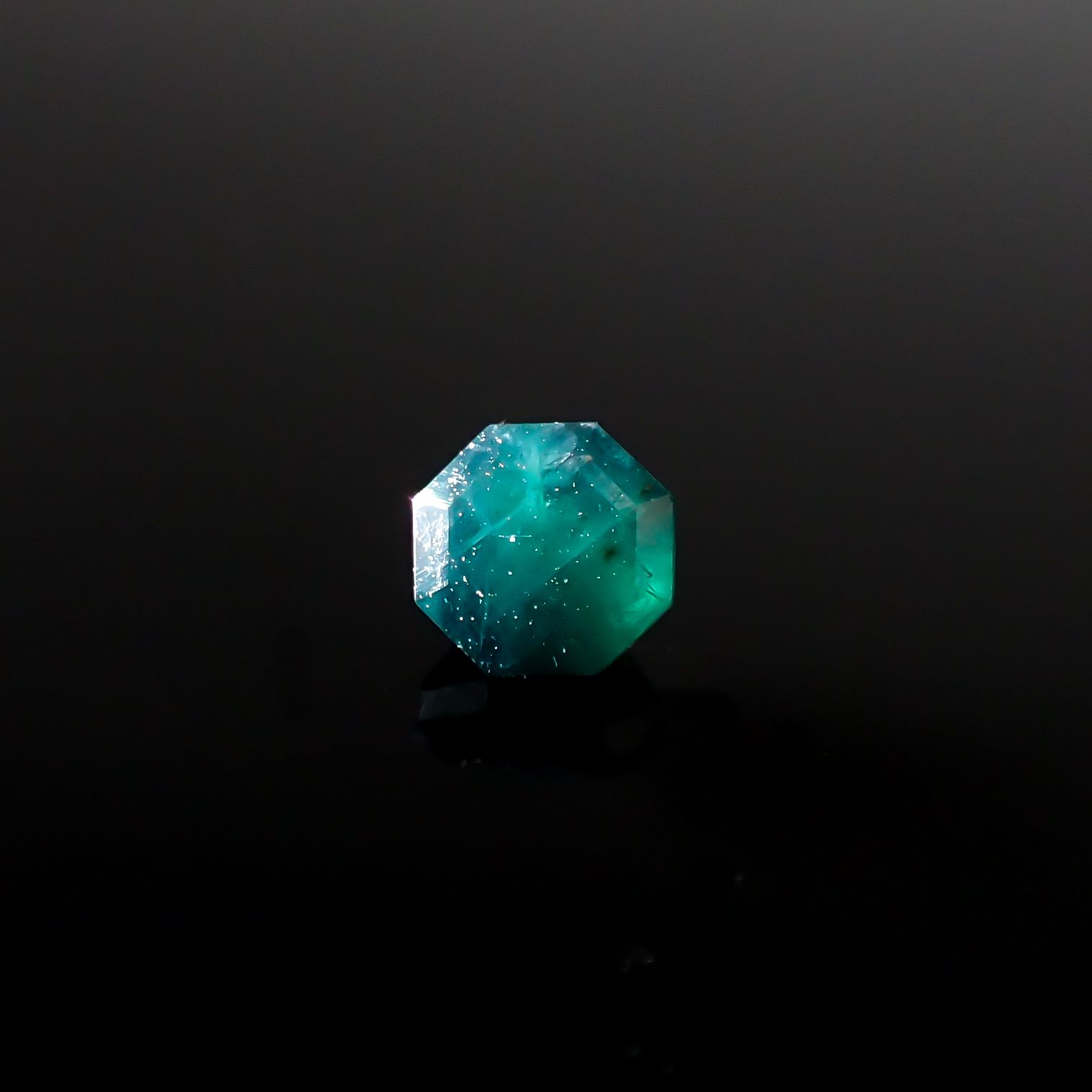 ◇オクタゴンカット◇グランディディエライト(宝石名グランディディエライト)マダガスカル産 0.39ct 識別済[240628317]4.1x4.1mm前後