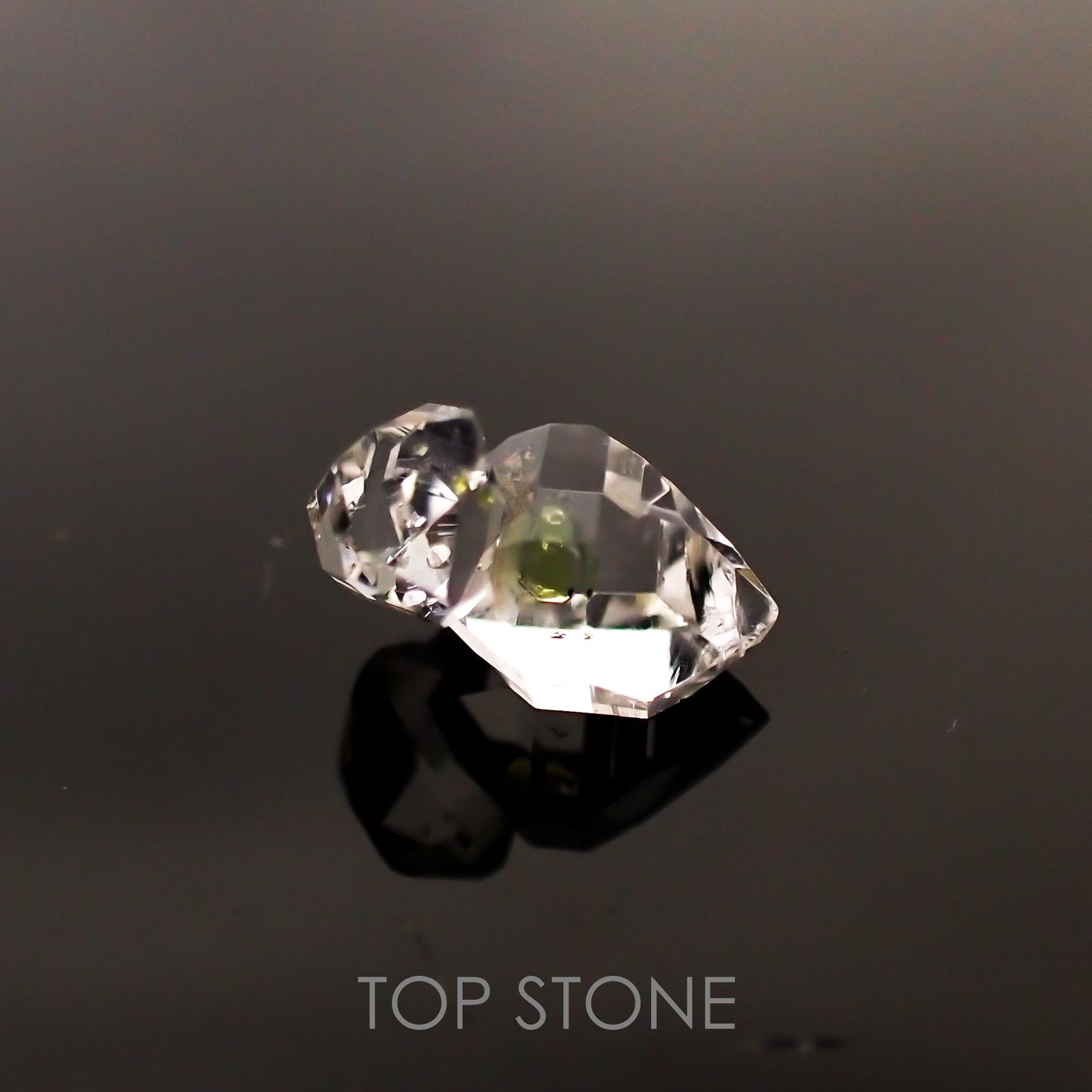 オイルインクォーツ パキスタン産 原石・結晶 2.23ct[210611077]10.4×7mm前後