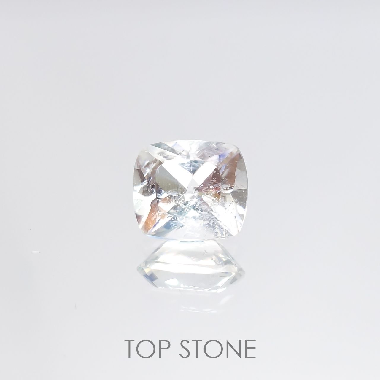 レインボームーンストーン(宝石名ラブラドライト)タンザニア産 1.04ct 識別済[220115460]6.8x6mm前後