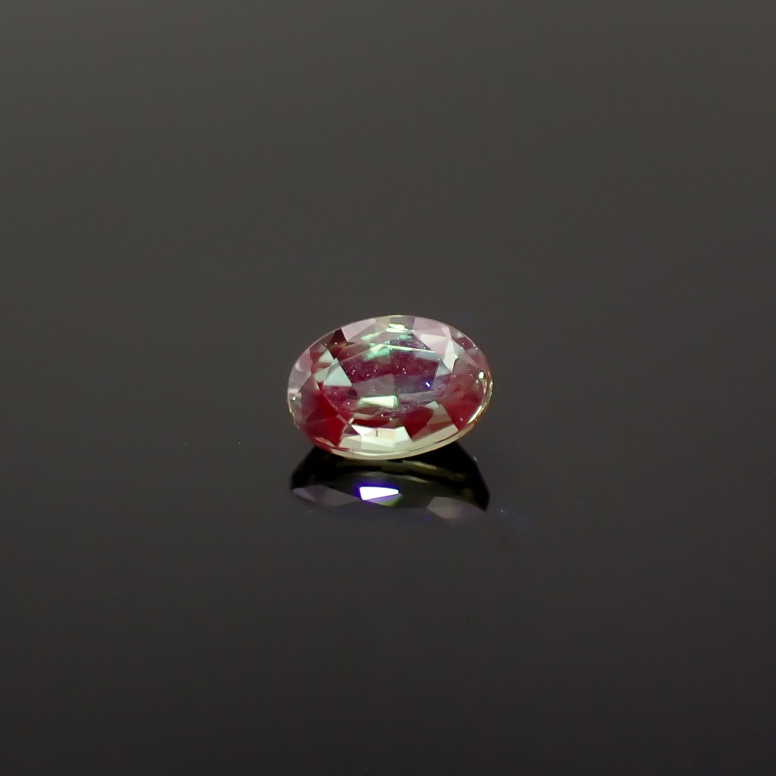 アレキサンドライト ブラジル産 EmeraldMains社製 0.23ct / 4.3x3mm前後 [260131571]