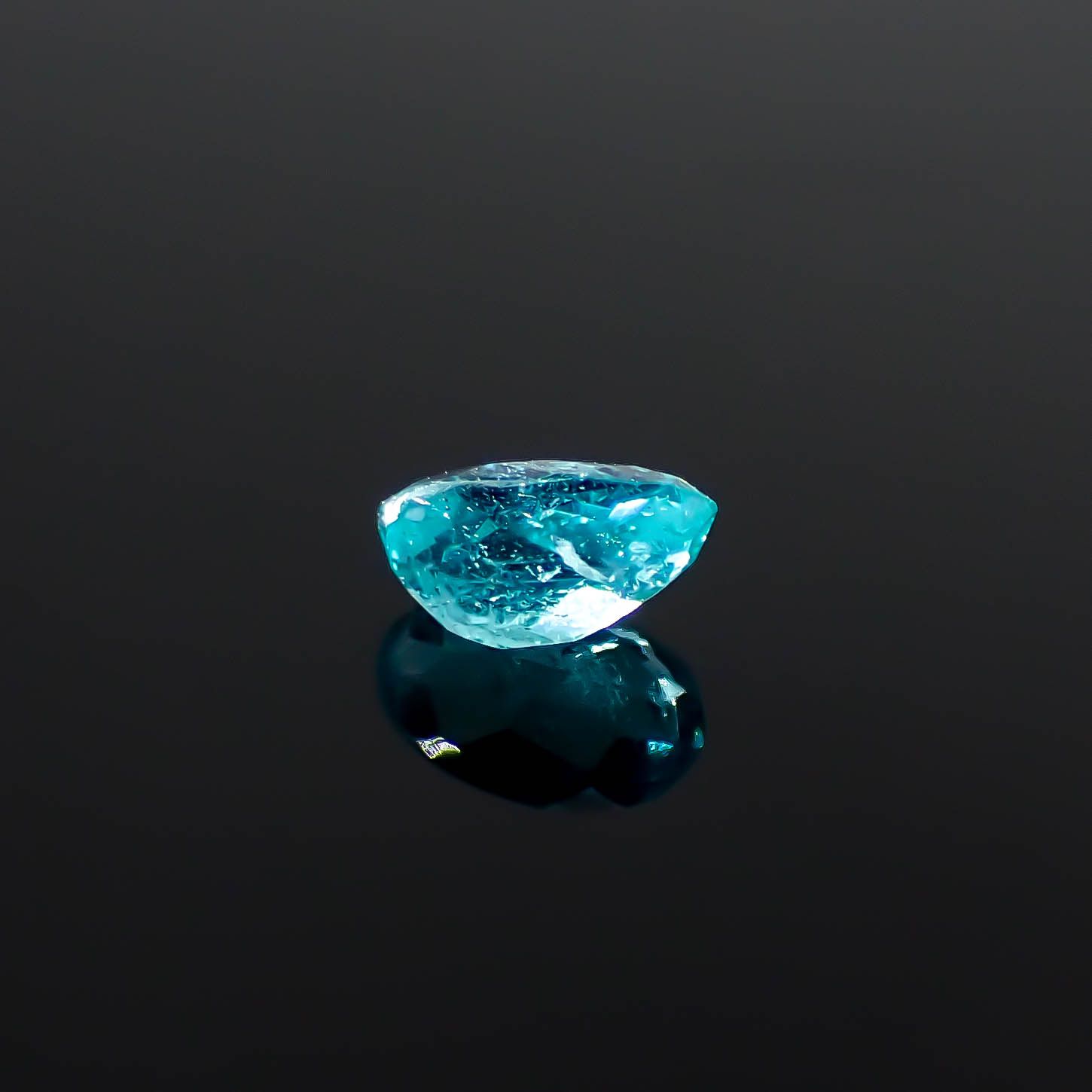 パライバトルマリン ブラジル産 0.19ct [250931074]4.4x2.9mm前後