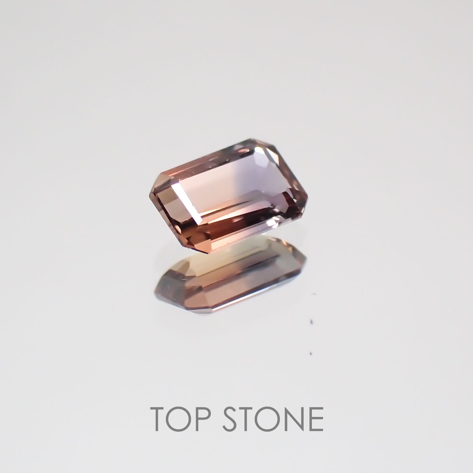 バイカラーサファイア(宝石名バイカラー・サファイア) タンザニア産 0.28ct 識別済[21029758]4.5×3.2mm前後