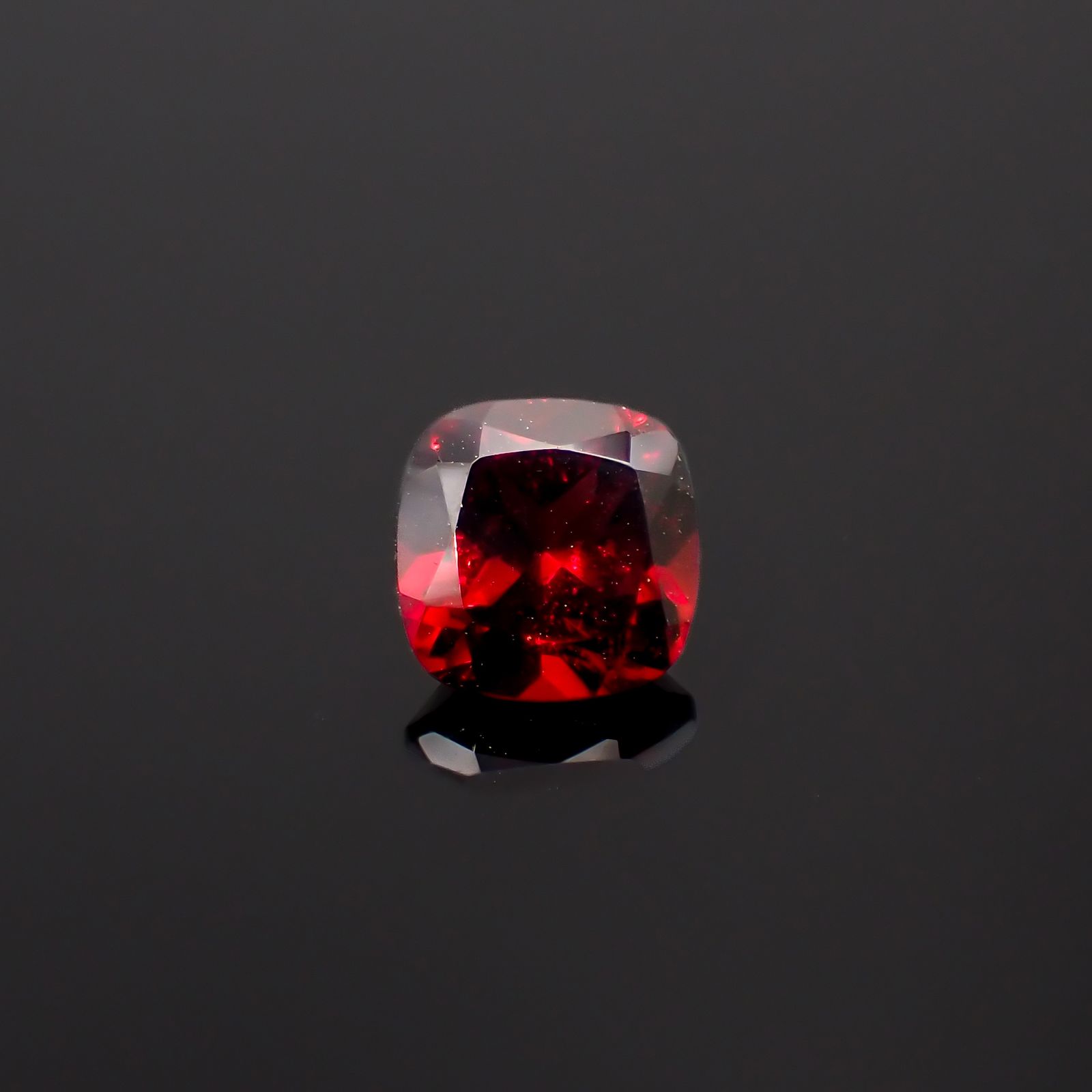 パイラルスパイトガーネット モザンビーク産 1.22ct[231224562]6x6mm前後