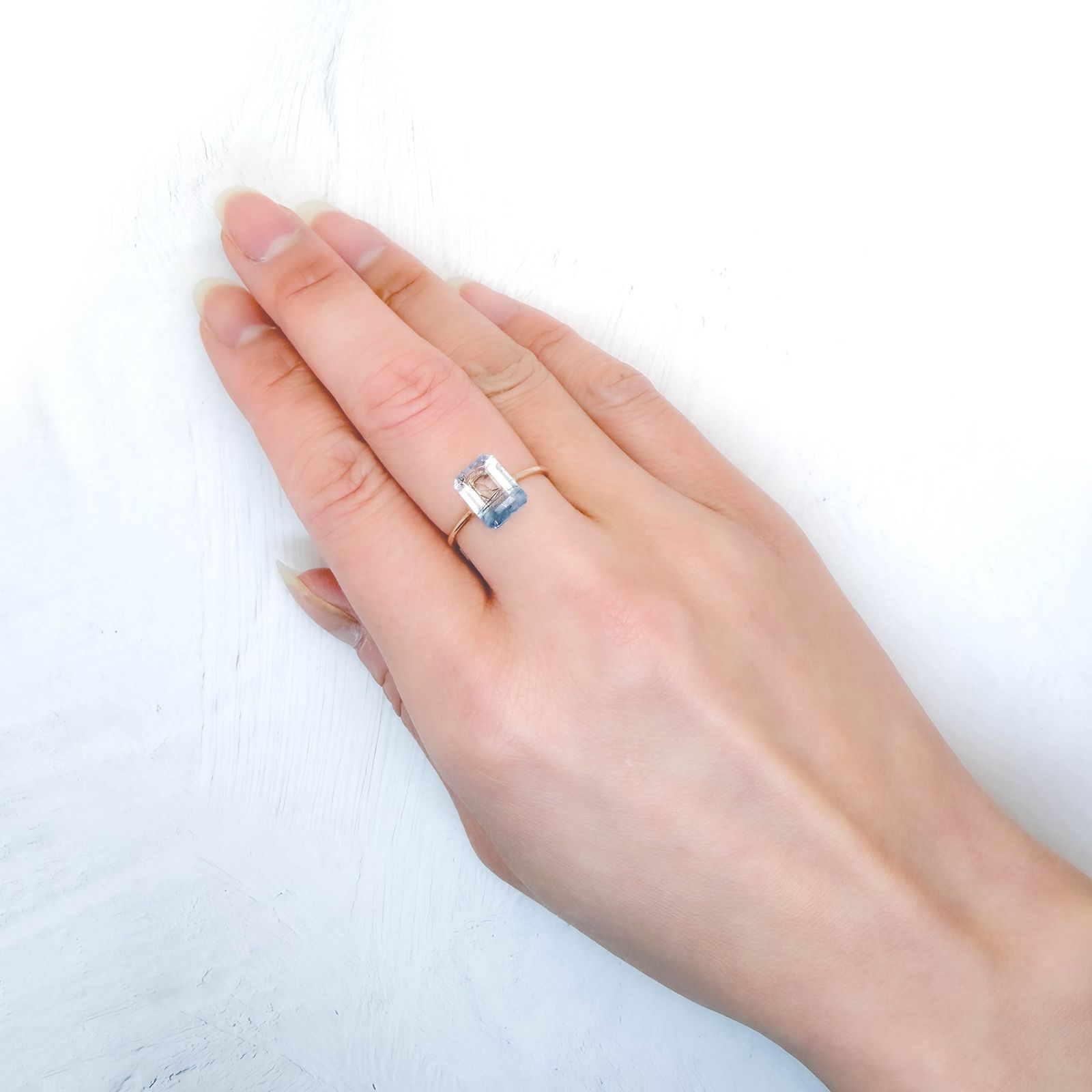 インディゴライトインクォーツ ブラジル産 2.27ct / 9.5x7.1mm前後 [260331836]