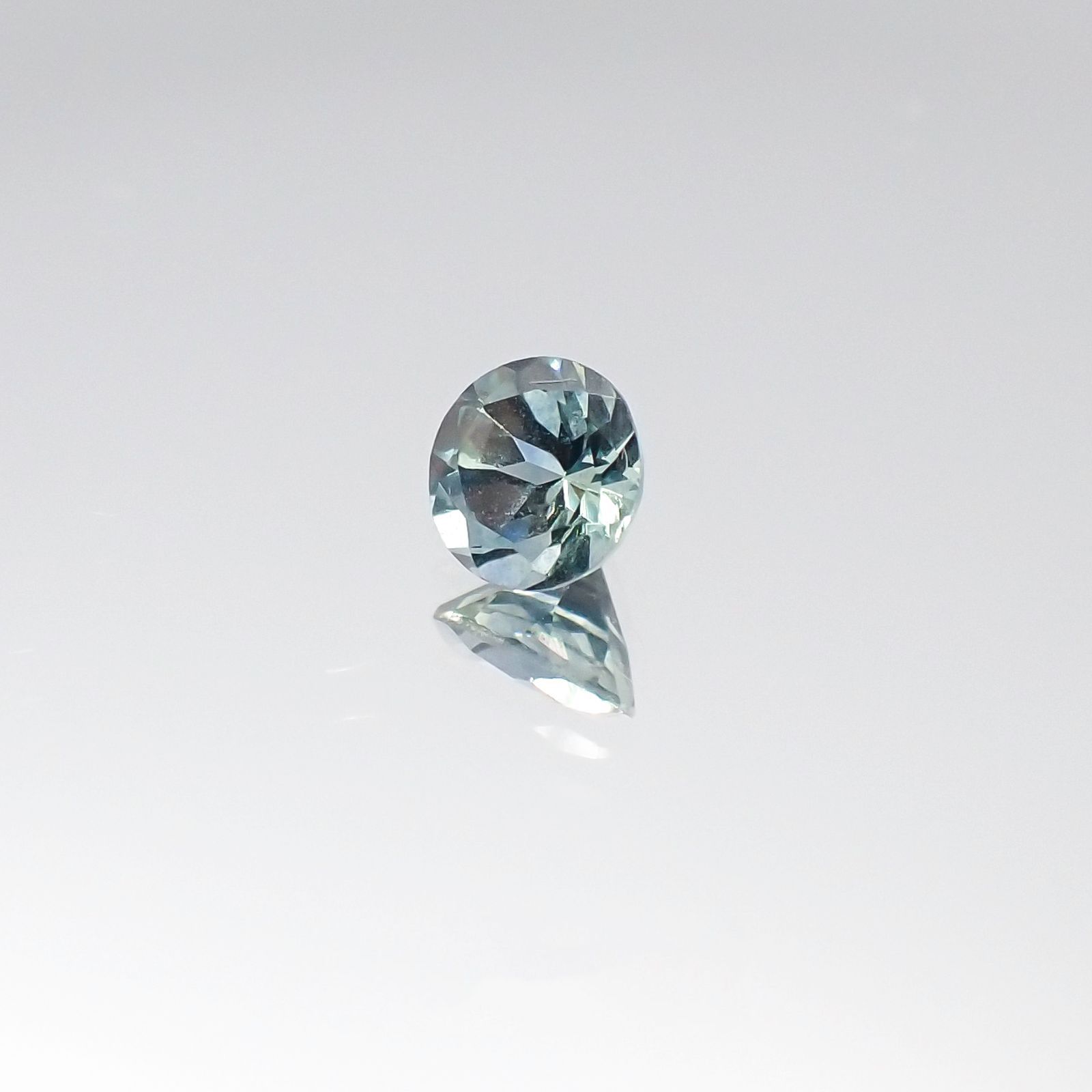 モンタナサファイア アメリカ産 ルース 0.34ct[20096052]4.1×4.1mm前後