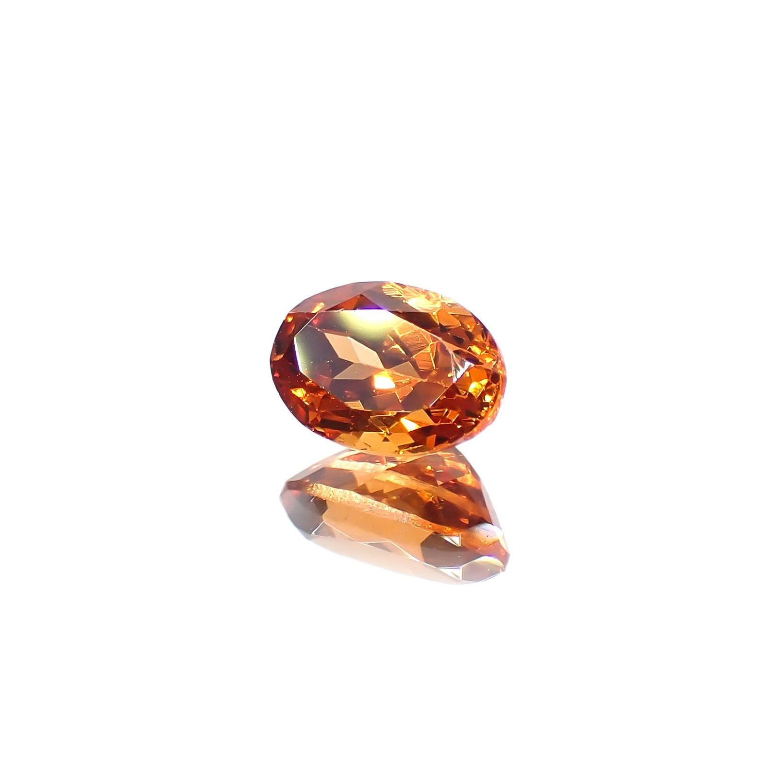 スペサルティンガーネット(宝石名ガーネット)タンザニア産 識別済 0.74ct / 6.1x4.1mm前後 [260617548]