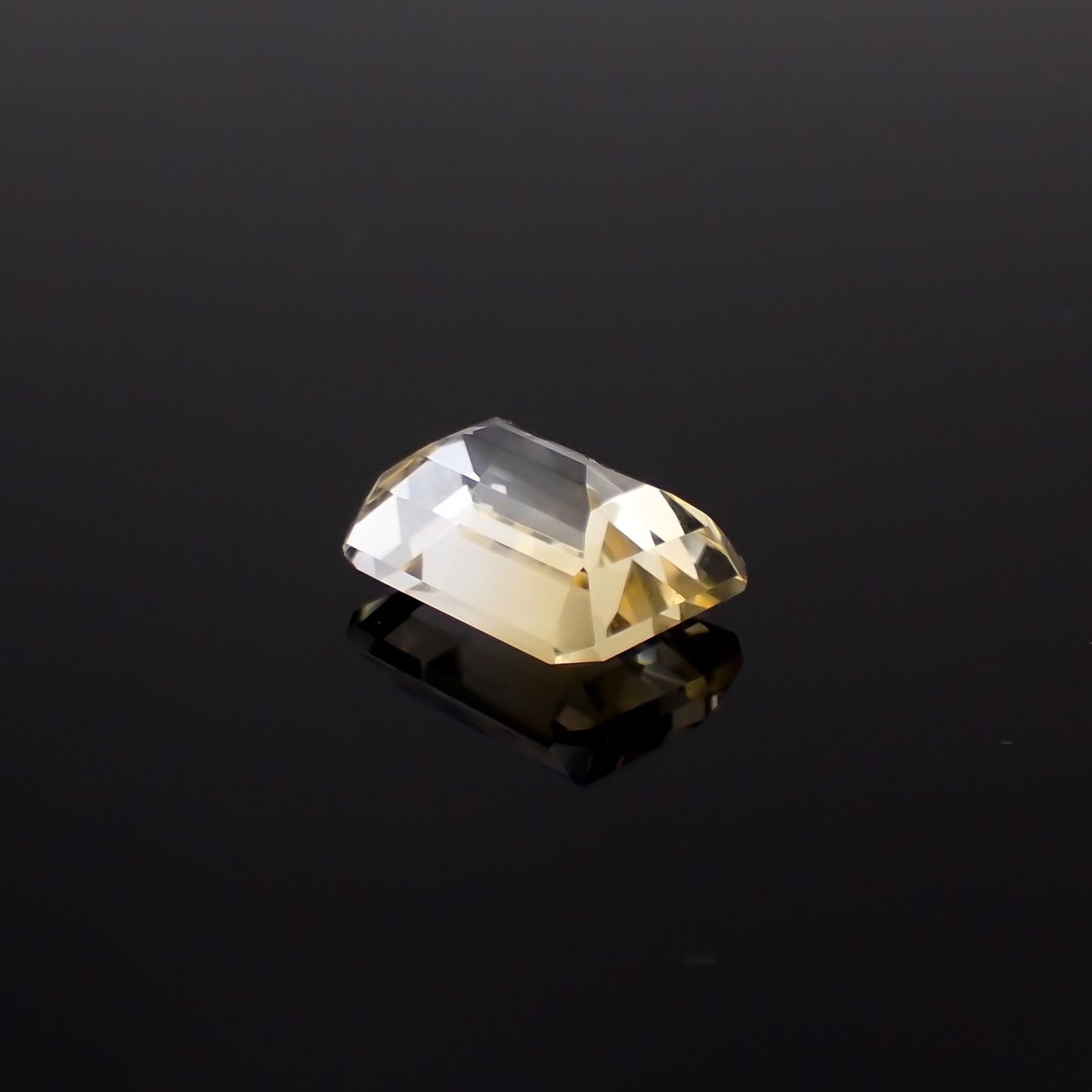 バイカラーシトリン ブラジル・ミナスジェライス州産 7.35ct / 13.4x10.1mm前後 [251026464]