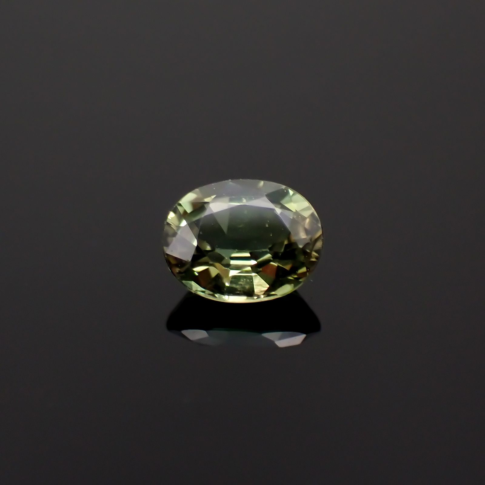 アレキサンドライト(宝石名アレキサンドライト)タンザニア産 0.33ct 識別済[230321350]4.4x3.5mm前後