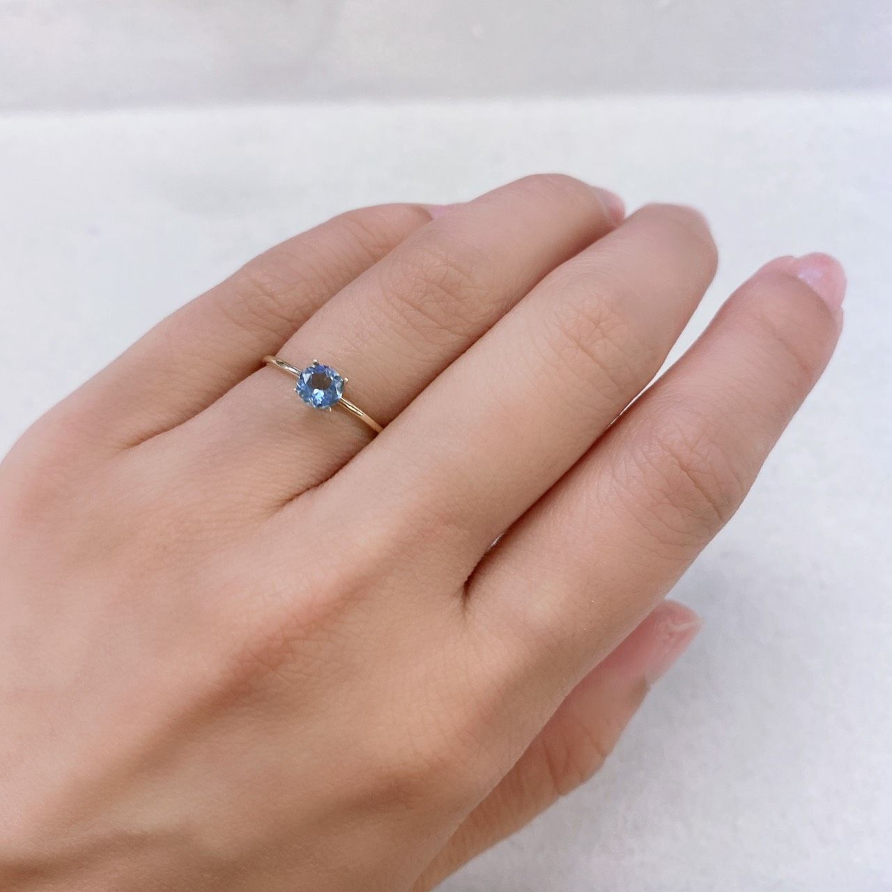 アクアマリン サンタマリアカラー(宝石名アクアマリン) モザンビーク産 0.38ct 識別済[210812597]4.8×4.8mm前後
