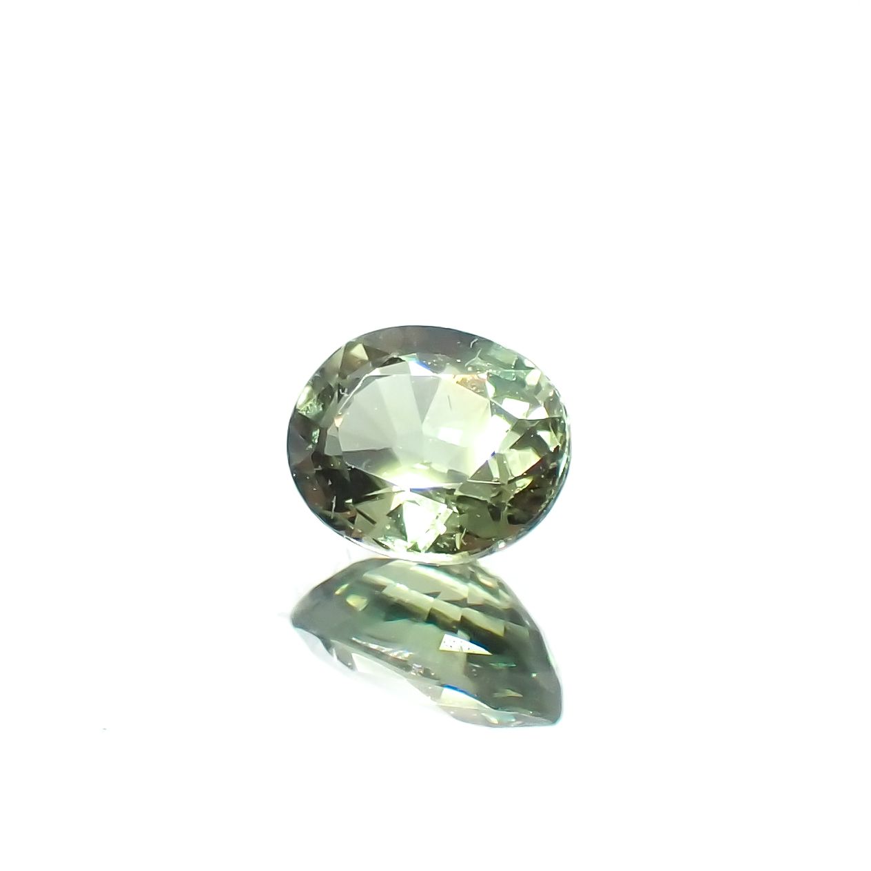 アレキサンドライト(宝石名アレキサンドライト)タンザニア産 0.33ct 識別済[230321350]4.4x3.5mm前後