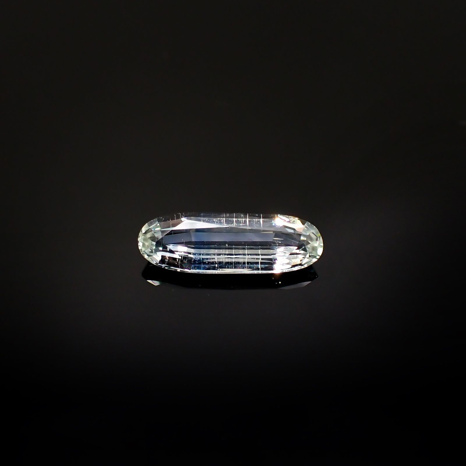 ジェレメジェバイト(宝石名エレメジェバイト)ナミビア産 ソ付(彩珠) 2.016ct / 14.7x4.9mm前後 [220616457]