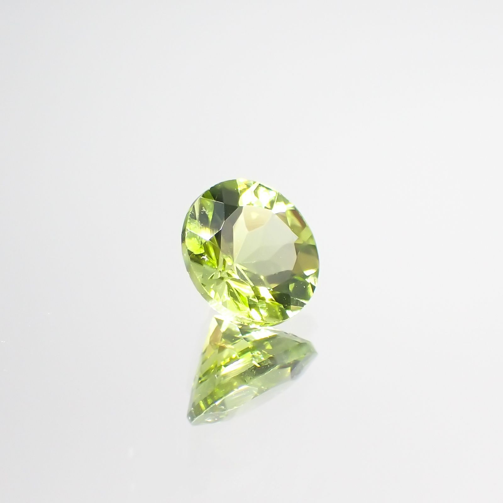 ペリドット(宝石名ペリドット) パキスタン産 1.11ct 識別済[210813071]6.4×6.4mm前後