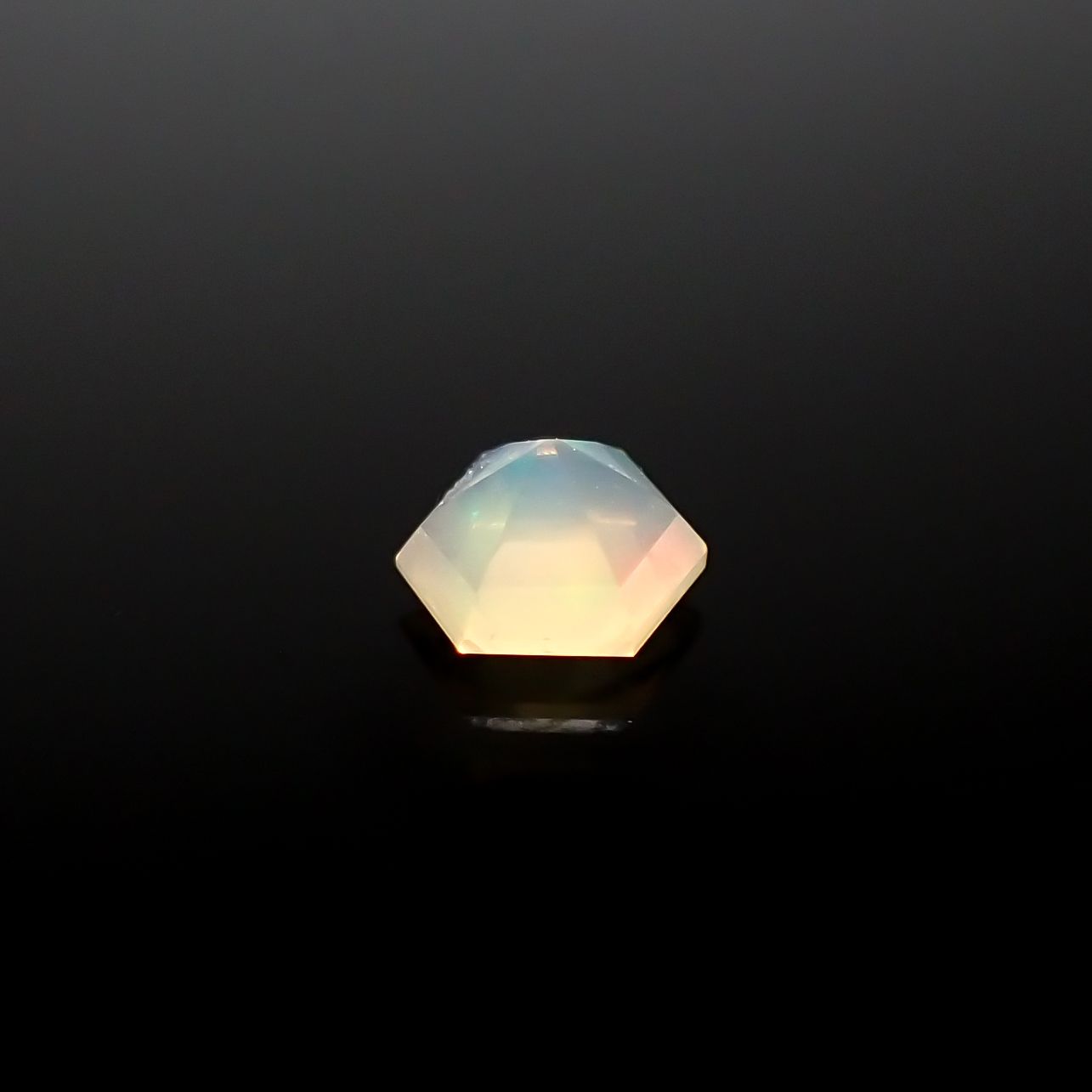 ◇ヘキサゴンカット◇エチオピアオパール エチオピア産 0.087ct[240226208]3.3x3.2mm前後
