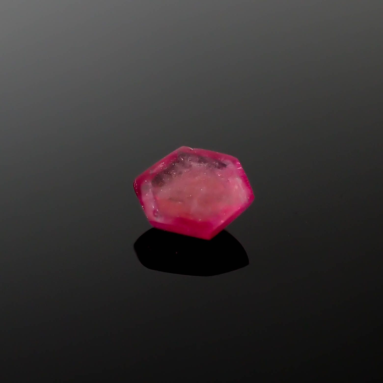 ◇バフカット◇レッドベリル/ピンクベリル アメリカ・ユタ州産 0.49ct[240326679]5.6x5.2mm前後