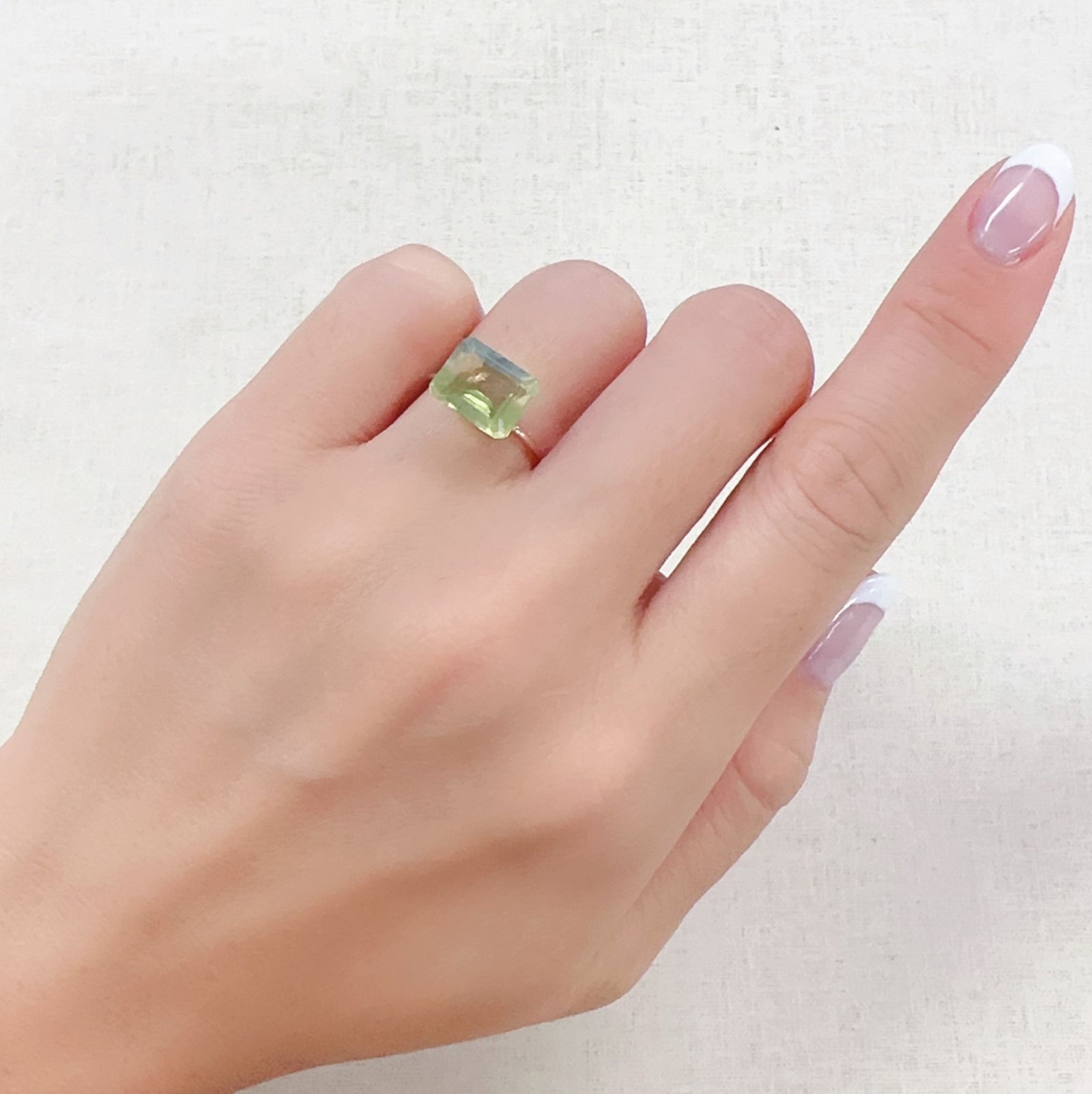 バイカラーフローライト フルオレッセンス ブラジル産 3.57ct[230722974]9.8x8mm前後