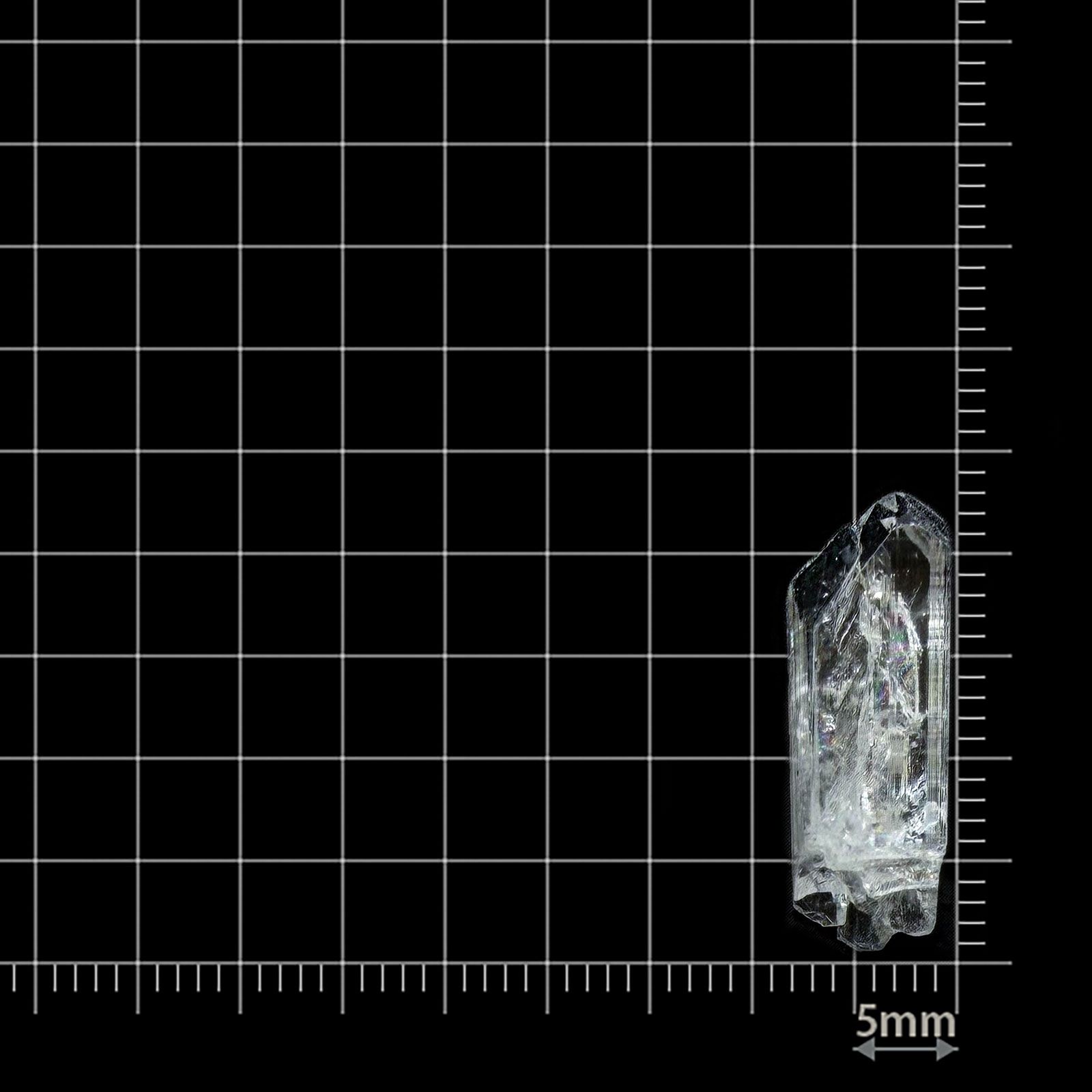 ダンビュライト原石 メキシコ産 9.96ct / 21.6x6.9mm前後 [260532171]