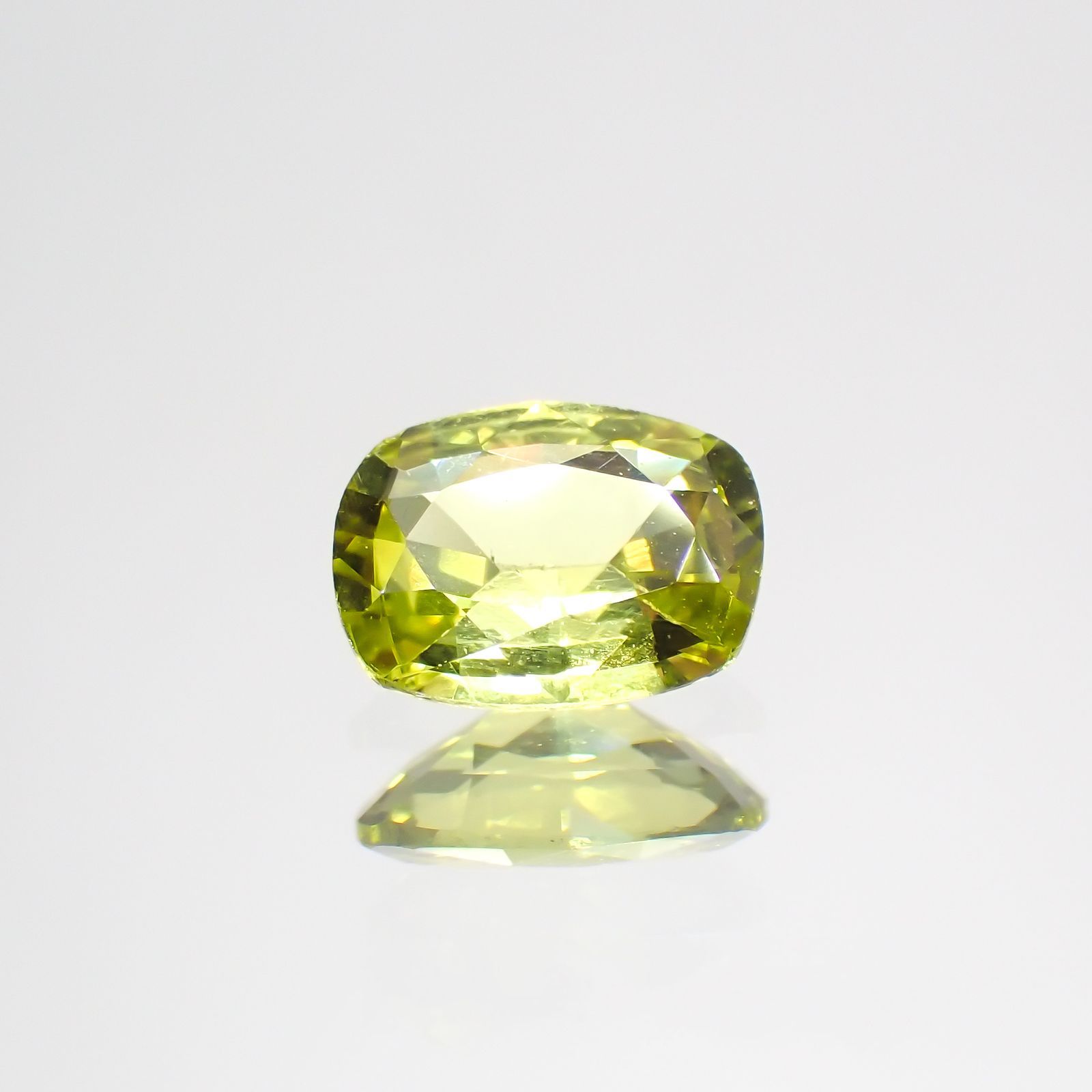 クリソベリル(宝石名クリソベリル)マダガスカル産 0.49ct 識別済[220114490]5.7x4.4mm前後