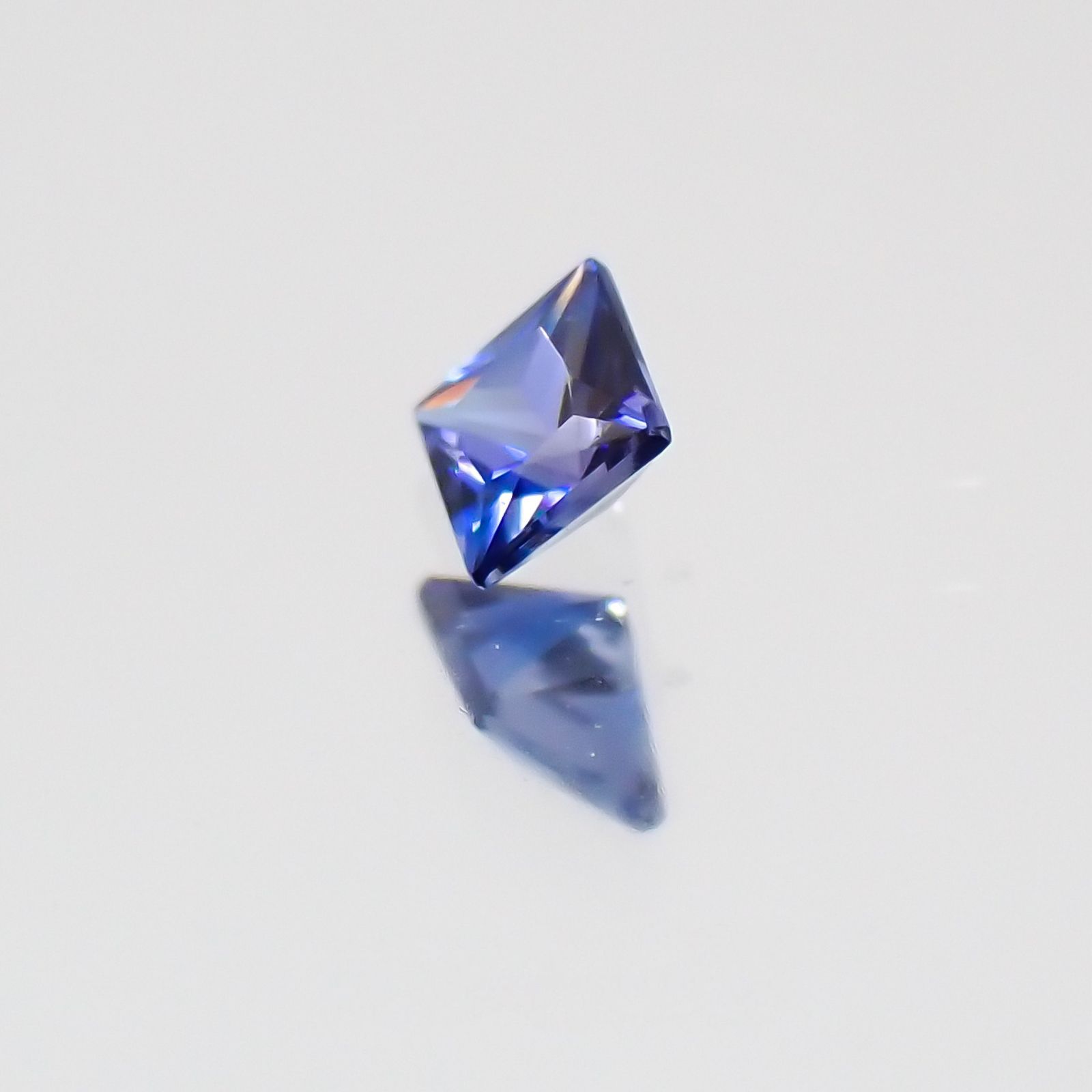 ◇プリンセスカット◇ベニトアイト アメリカ産 ルース 0.052ct[21049049]2.1×2mm前後
