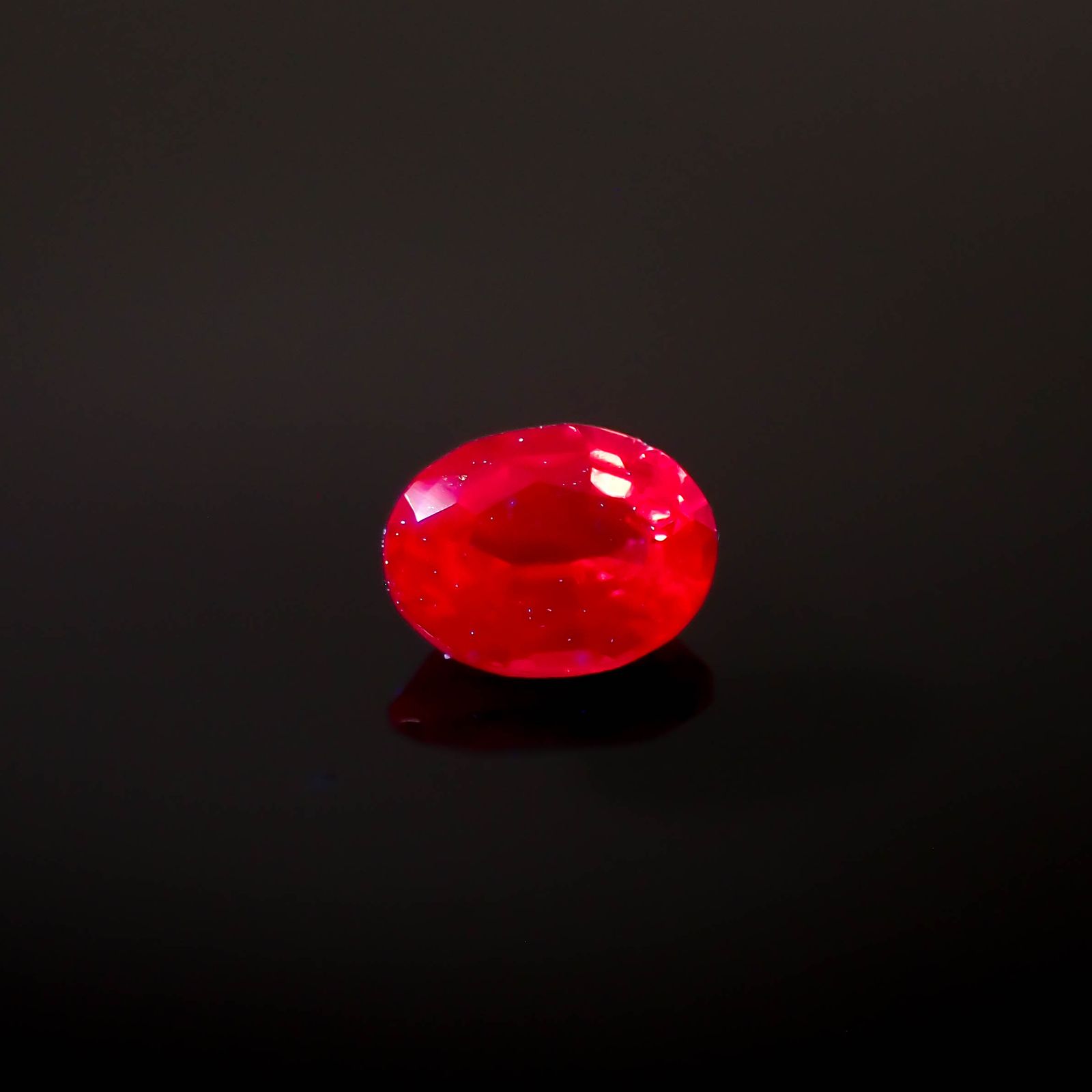 レッドスピネル ビルマ産 0.18ct[230722611]3.9x2.9mm前後