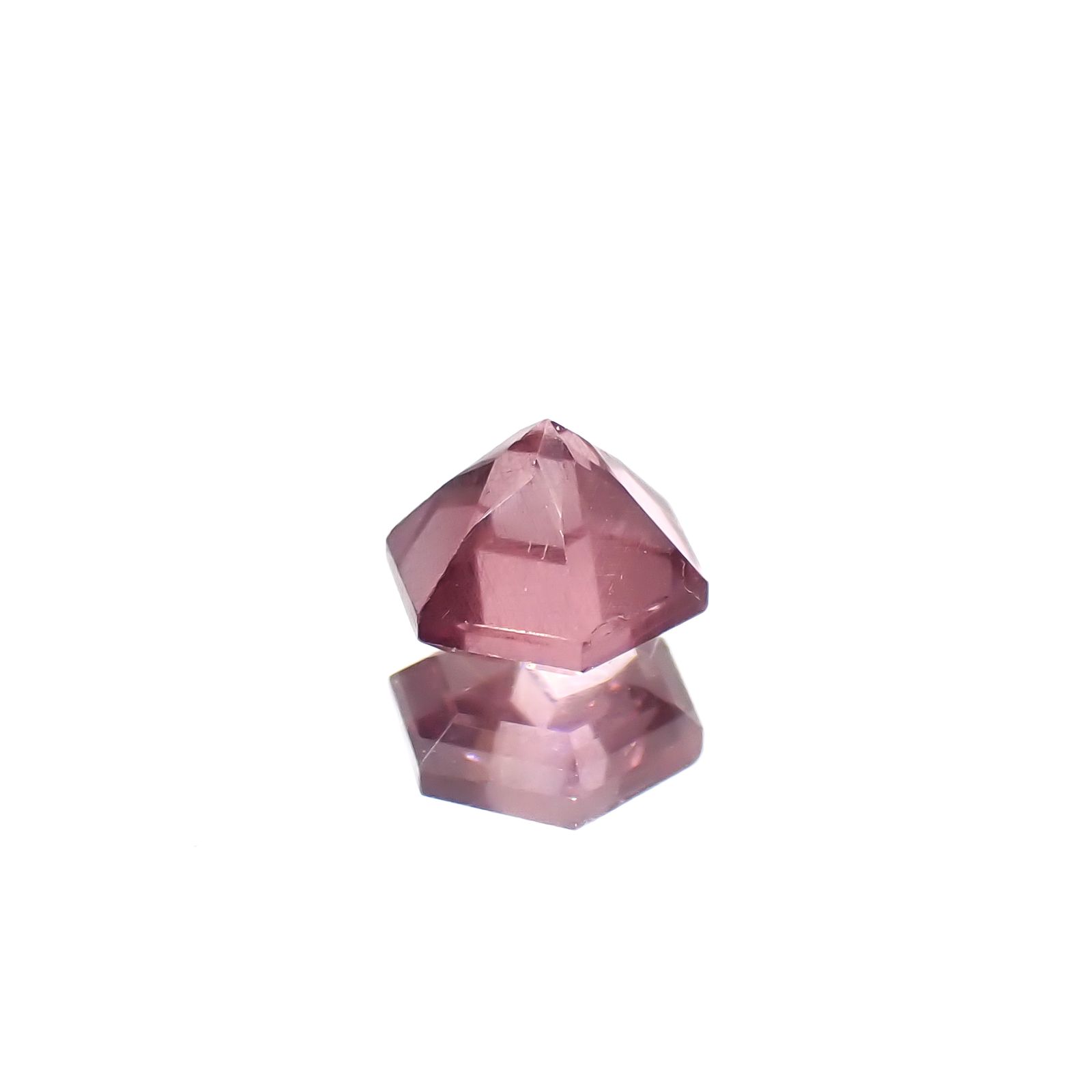 ◇ヘキサゴンカット◇カラーシフト マラヤガーネットSA(宝石名ガーネット) タンザニア産 0.45ct 識別済[210210092]4.1×4mm前後