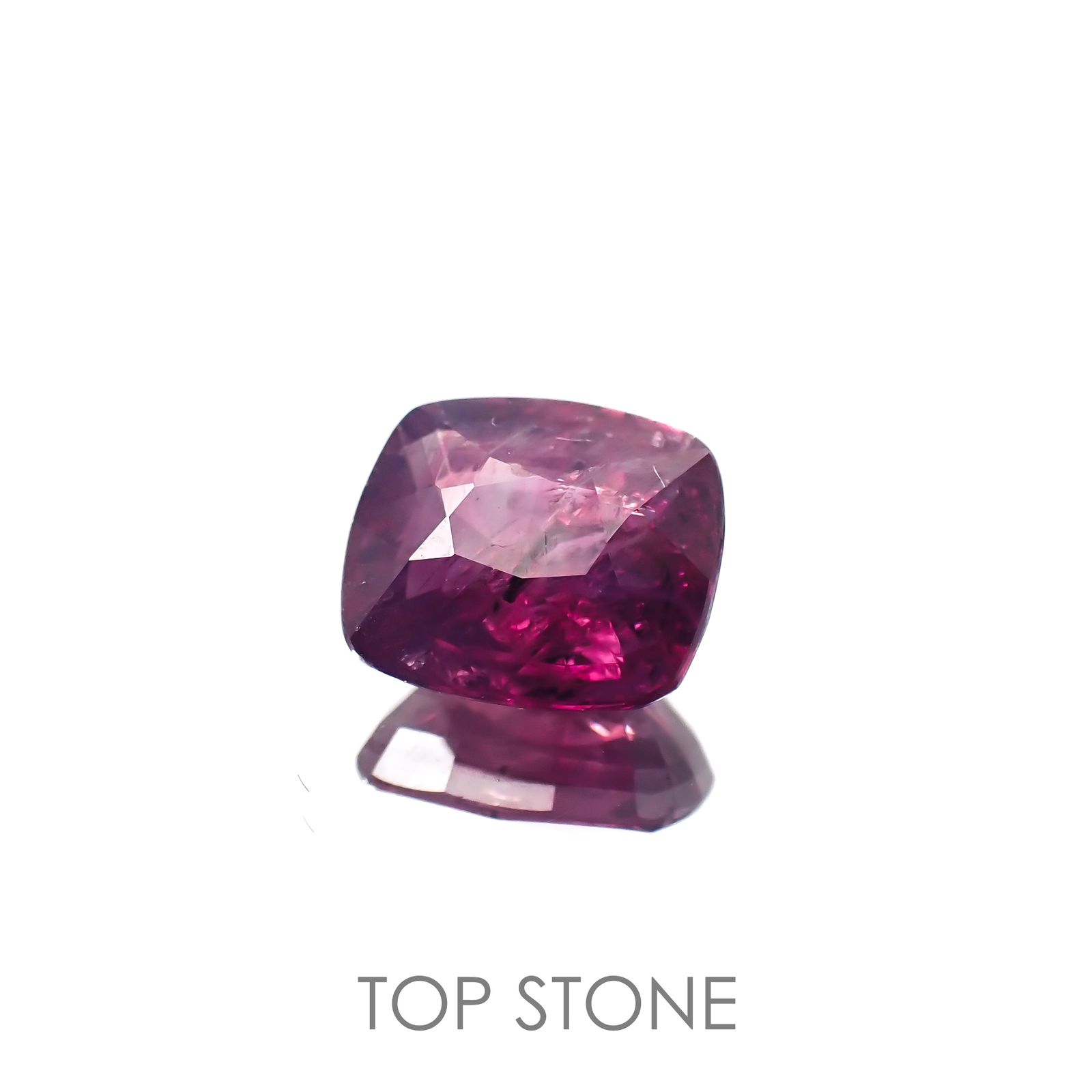 パープルサファイア(宝石名パープル・サファイア)カシミール産 2.390ct ソ付(彩珠)[221018937]8.2x7.3mm前後