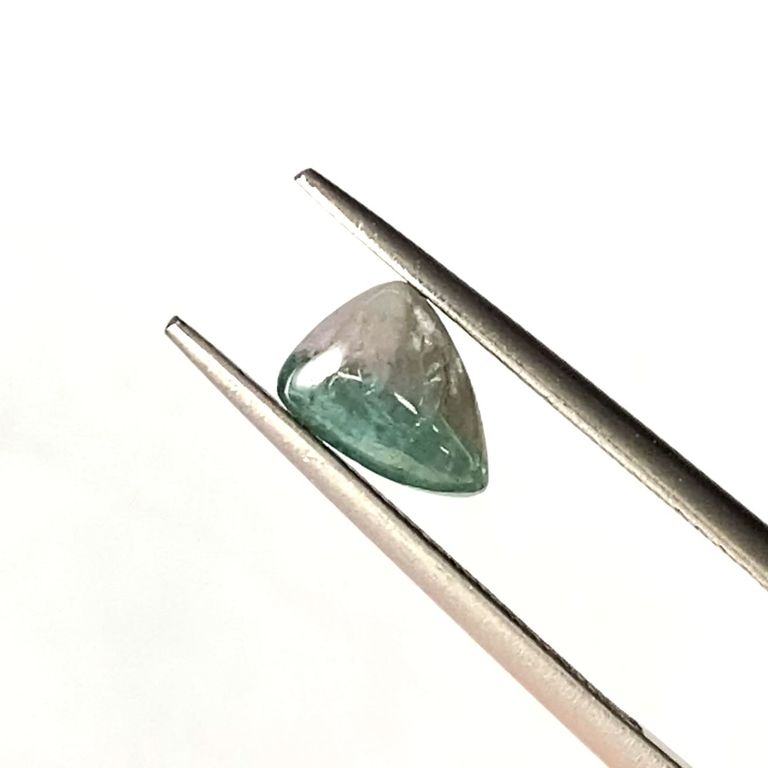 バイカラーパライバトルマリン ブラジル産 0.92ct / 7.3×5.4mm前後 
