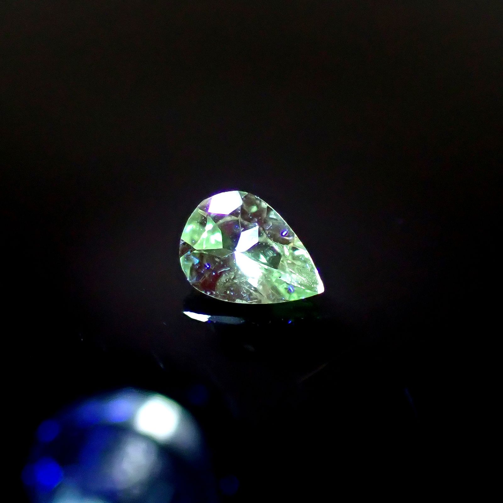 ミントガーネット(宝石名ガーネット)タンザニア産 0.27ct 識別済[241229615]5x3.6mm前後