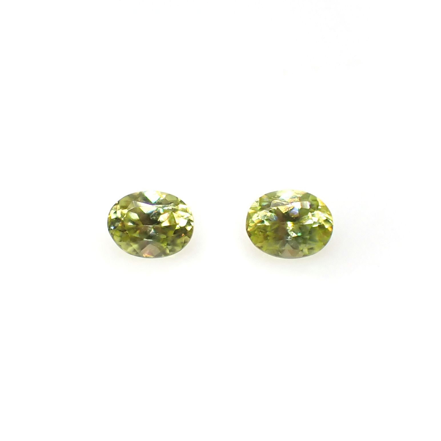 天然石スフェーン ◇ペアセット◇スフェーン マダガスカル産 0.32ct(2pcs合計