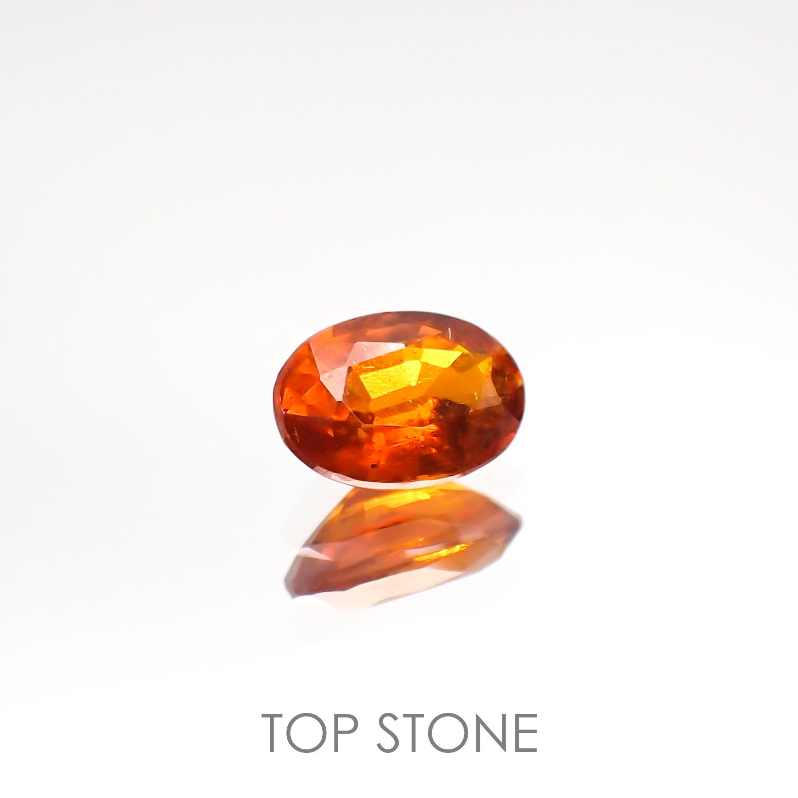 オレンジカイヤナイト(宝石名カイヤナイト) タンザニア産 0.87ct 識別済[210812449]6.9×4.9mm前後
