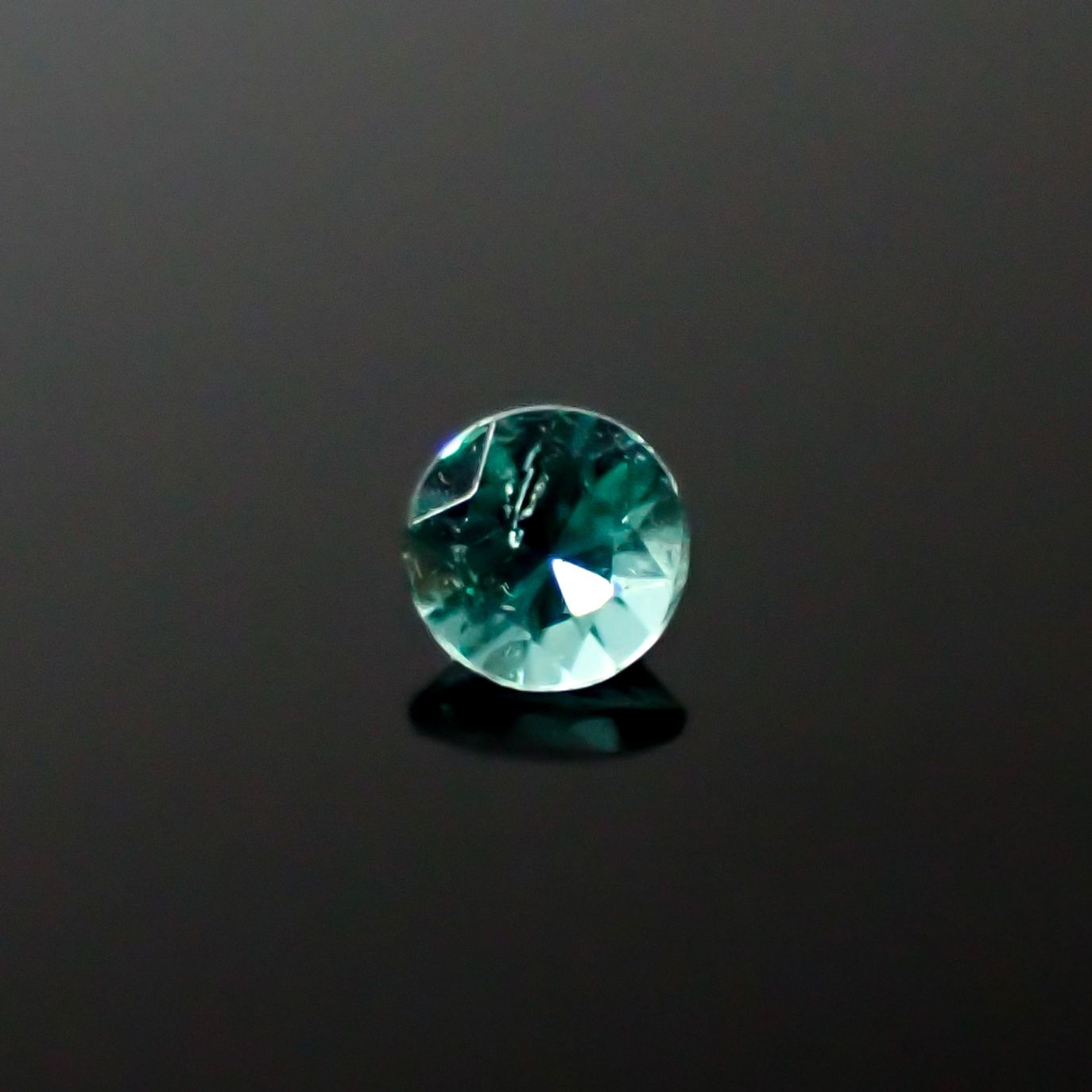 パライバトルマリン ブラジル・パライバ州バターリャ鉱山産 0.031ct [241029349]2x2mm前後
