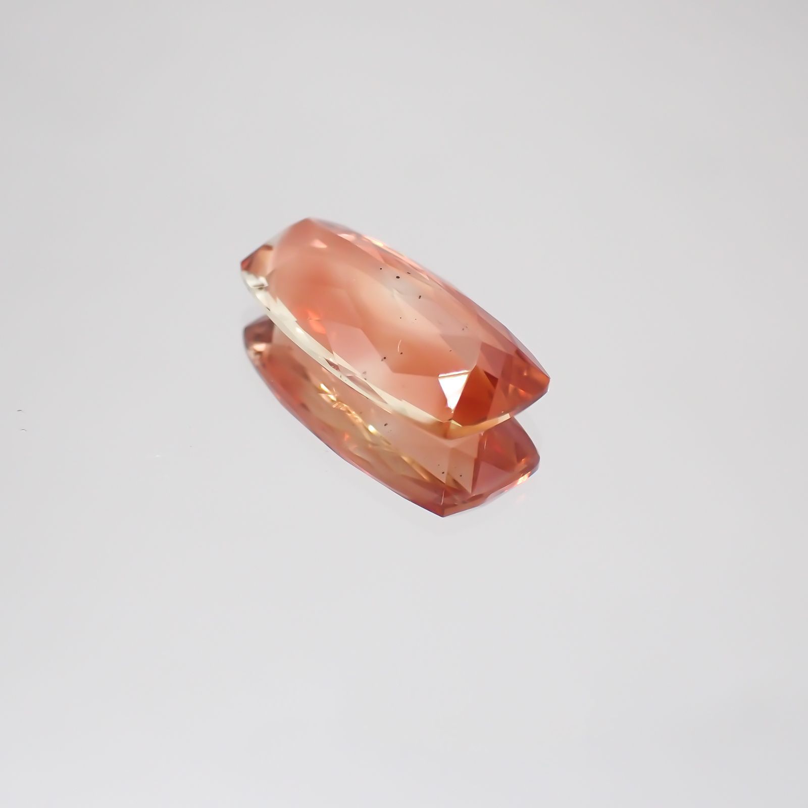 オレゴンサンストーン(宝石名ラブラドライト・サンストーン)アメリカ・オレゴン州産 4.416ct ソ付(彩珠)[230622268]16.4x8.3mm前後