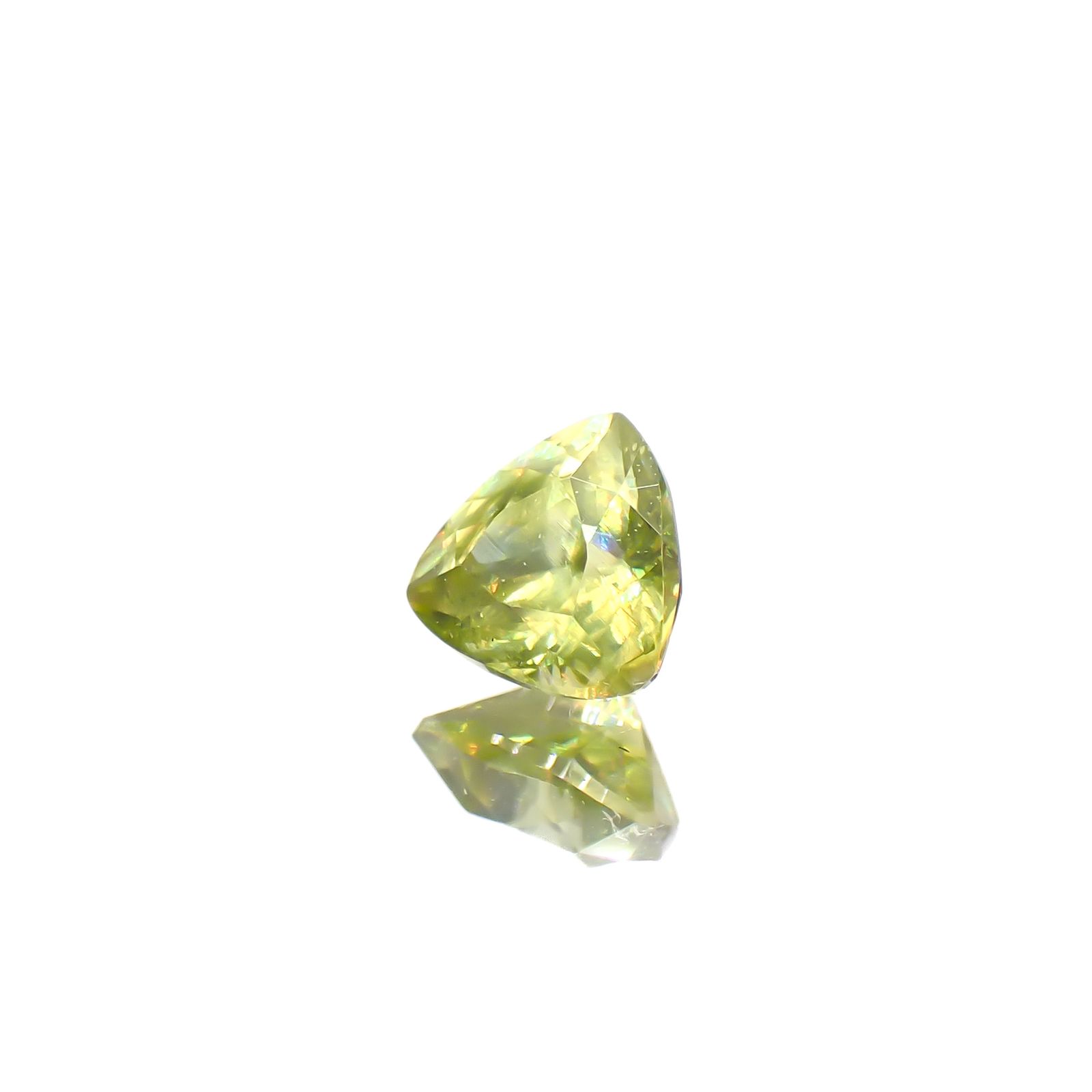 スフェーン マダガスカル産 0.27ct[240627905]3.8x3.8mm前後