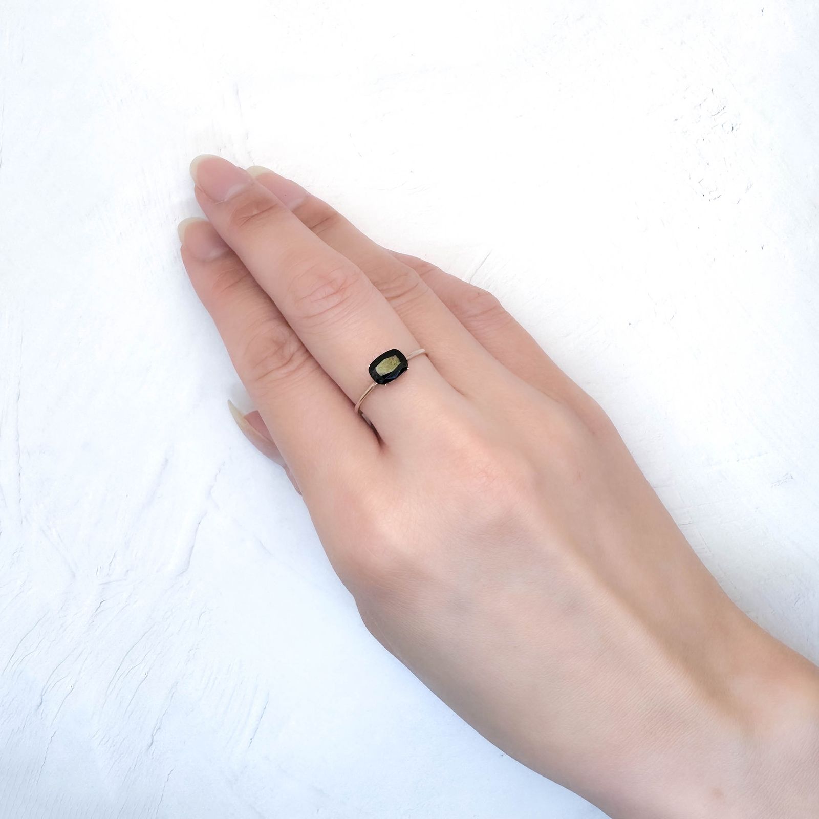 ルチル単結晶 ブラジル産 1.46ct / 7.2x5.2mm前後 [251031269]