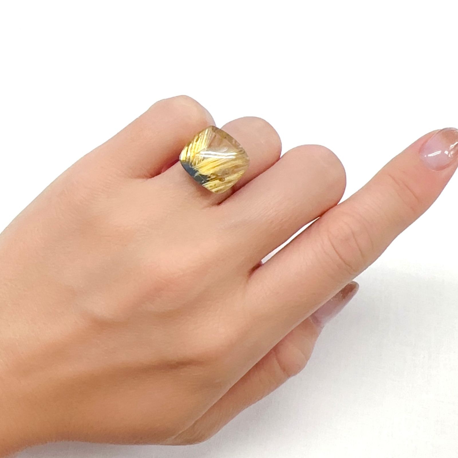 太陽ルチルクォーツ ブラジル産 12.47ct [231023680]16.2x14.6mm前後
