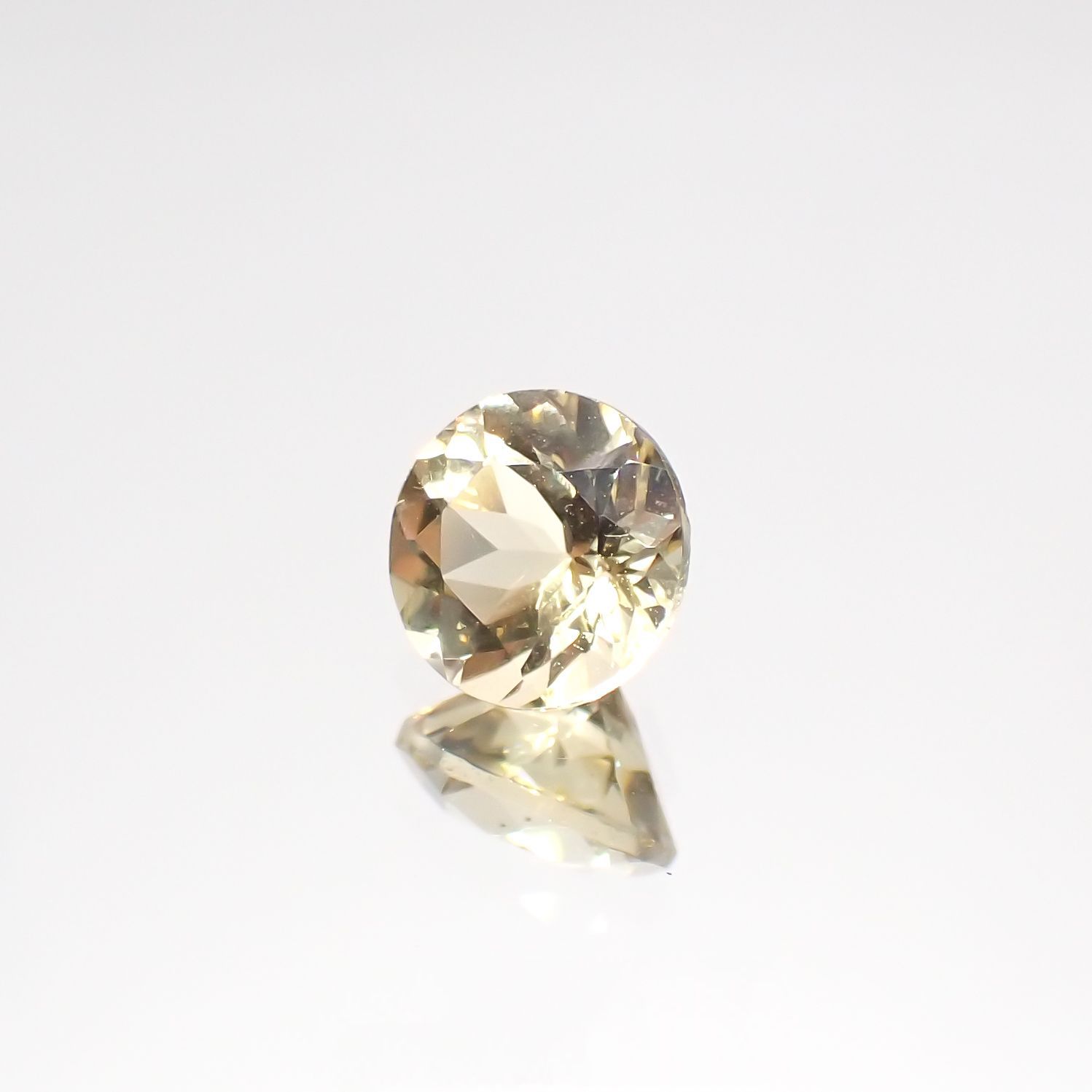 イエローベリル(宝石名イエロー・ベリル)ブラジル産 0.84ct 識別済[220515856]6.1x6.1mm前後
