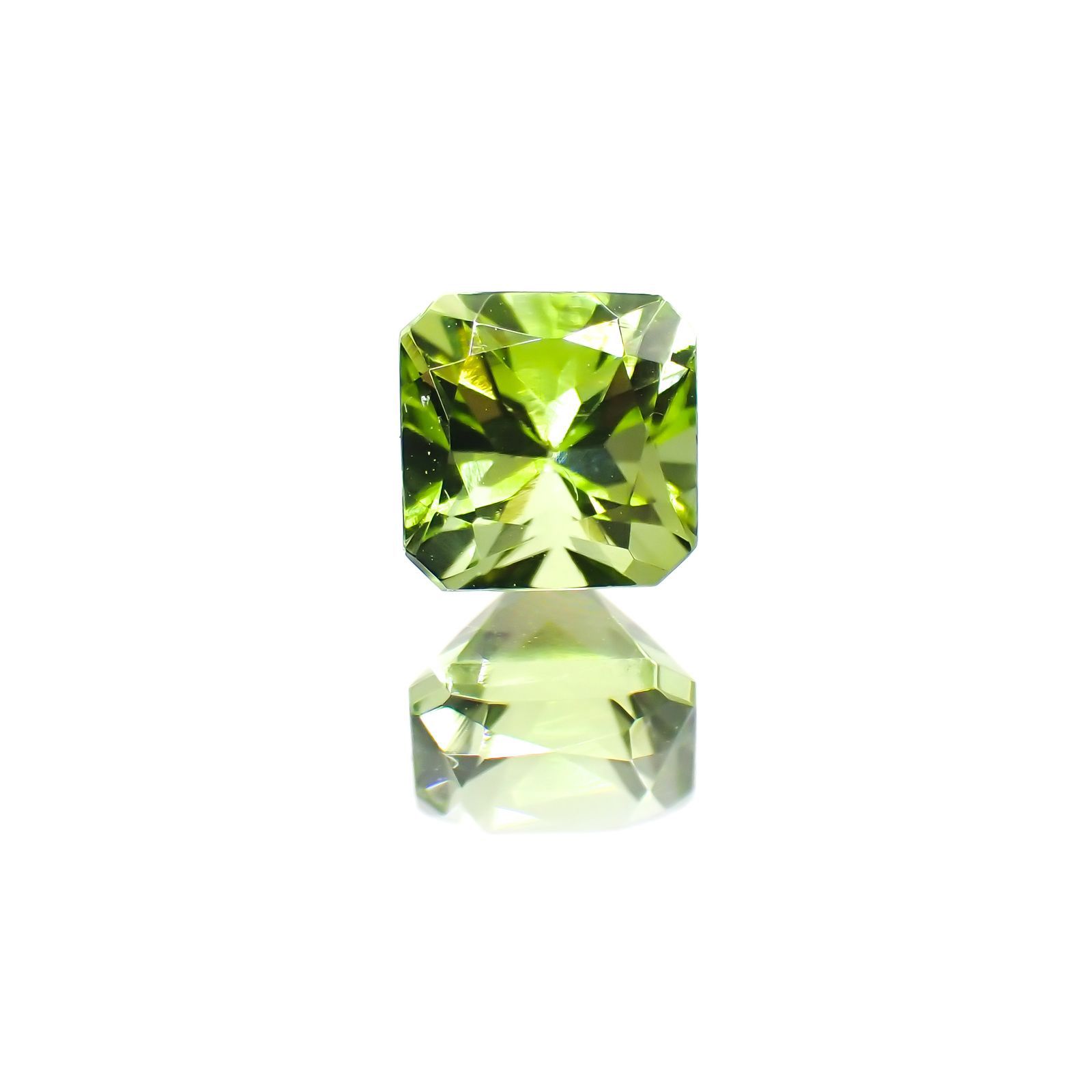 ◇アッシャーカット◇ペリドット(宝石名ペリドット) パキスタン産 0.96ct 識別済[211013491]5.1×5.1mm前後