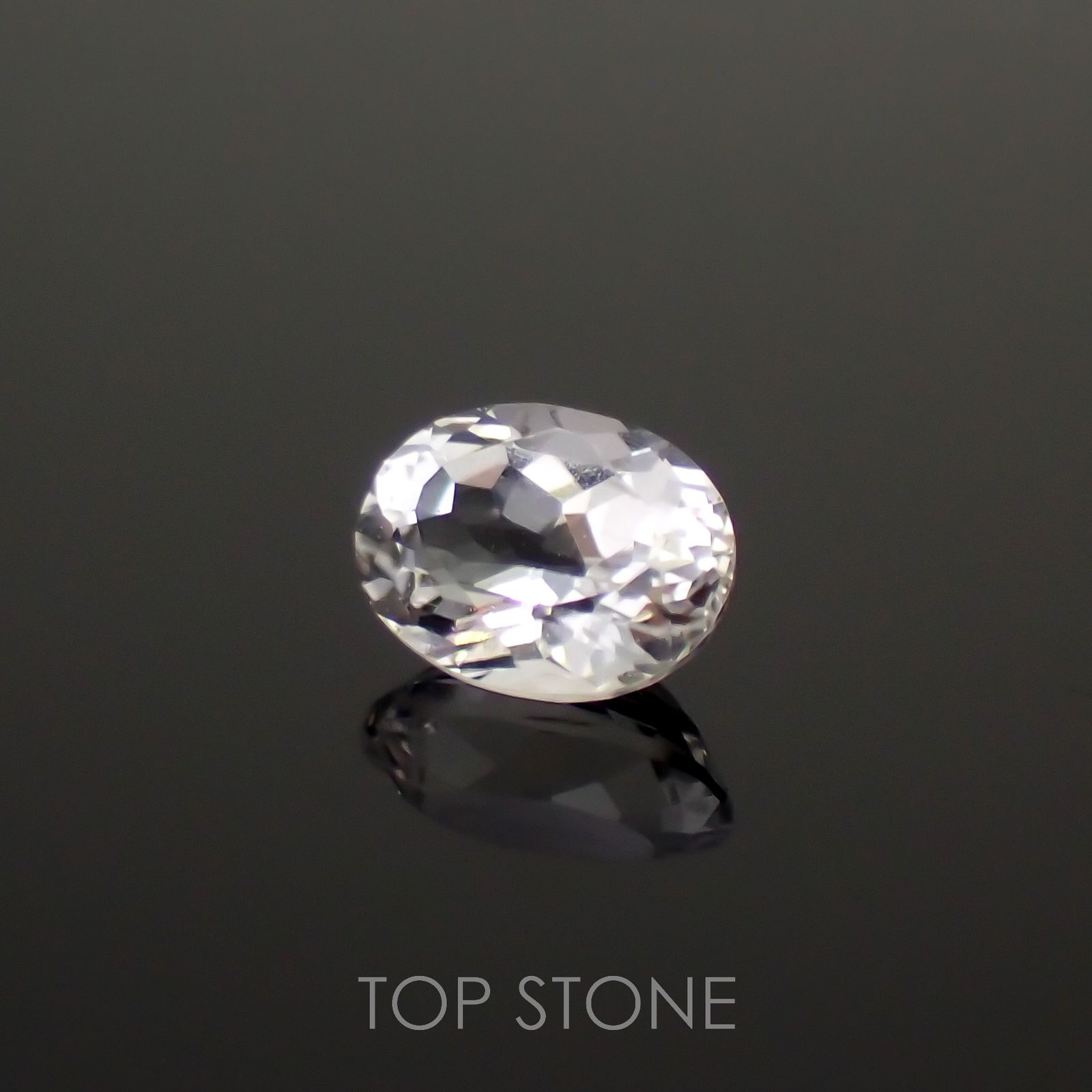 フェナカイト(宝石名フェナカイト)マダガスカル産 0.36ct 識別済[221018415]5.4x3.9mm前後