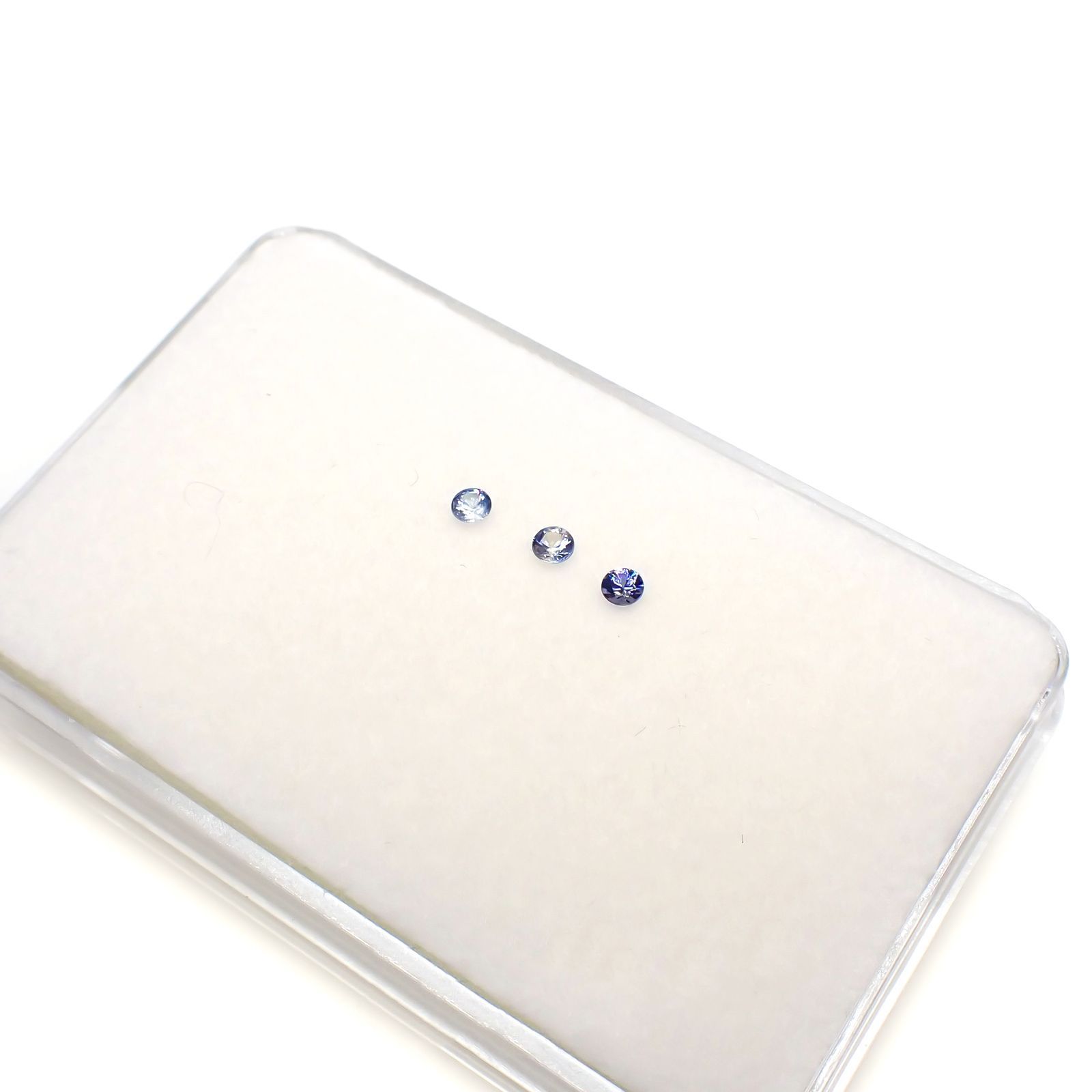 ベニトアイト カラーグラデーション3pcsセット アメリカ・カリフォルニア州産 0.15ct(3pcs合計)[230220508]2.2-2.3x2.2-2.3mm前後