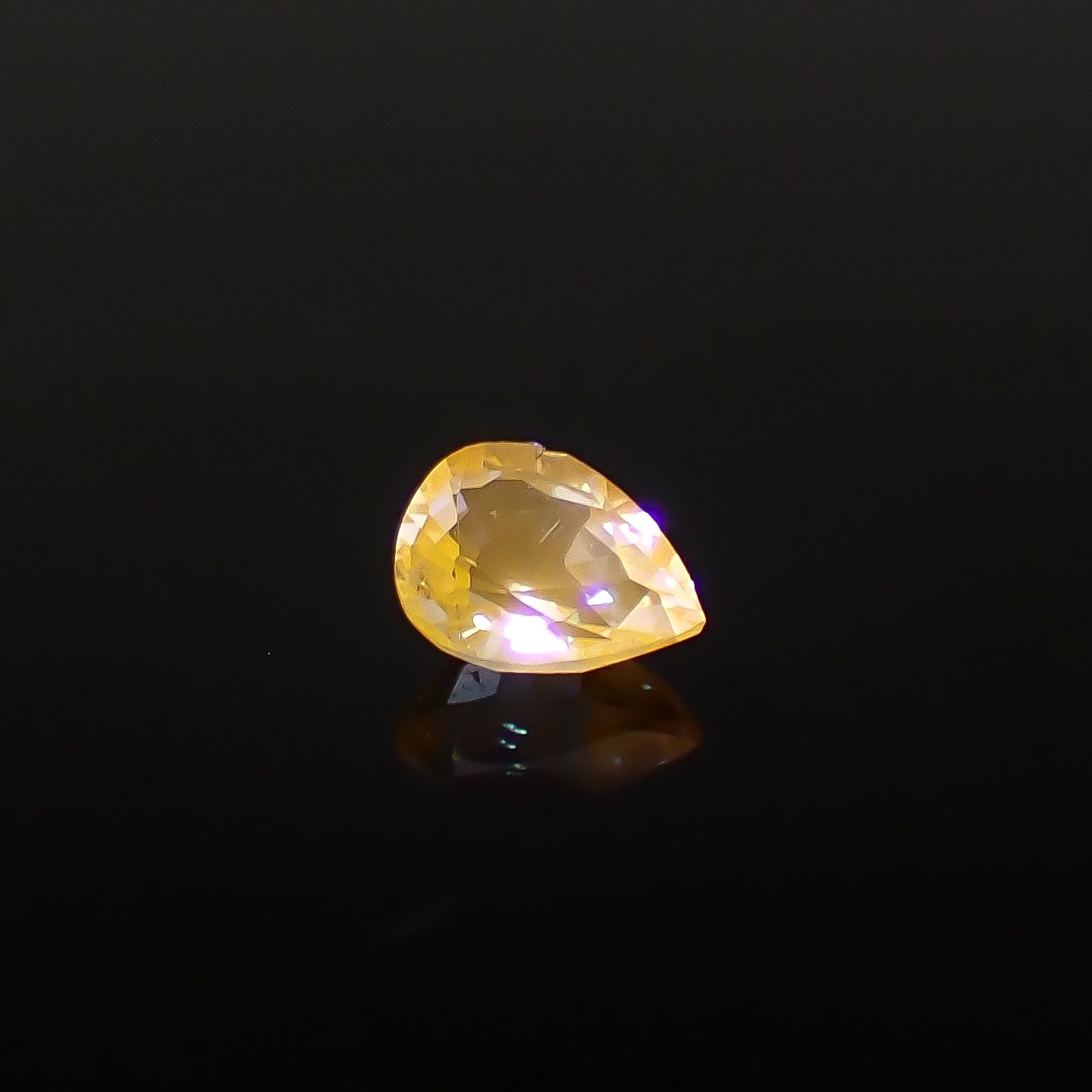 テネブレッセンススキャポライト アフガニスタン産 0.48ct / 6.4x4.6mm前後 [260432039]