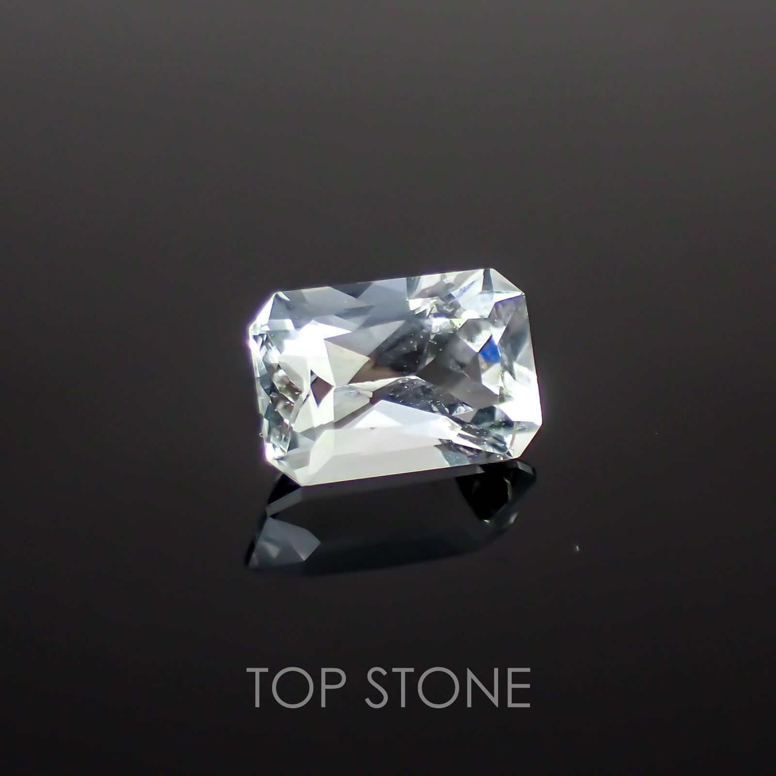 アクアマリン(宝石名アクアマリン) ナイジェリア産 1.08ct 識別済[19111502]7.5×5.1mm前後