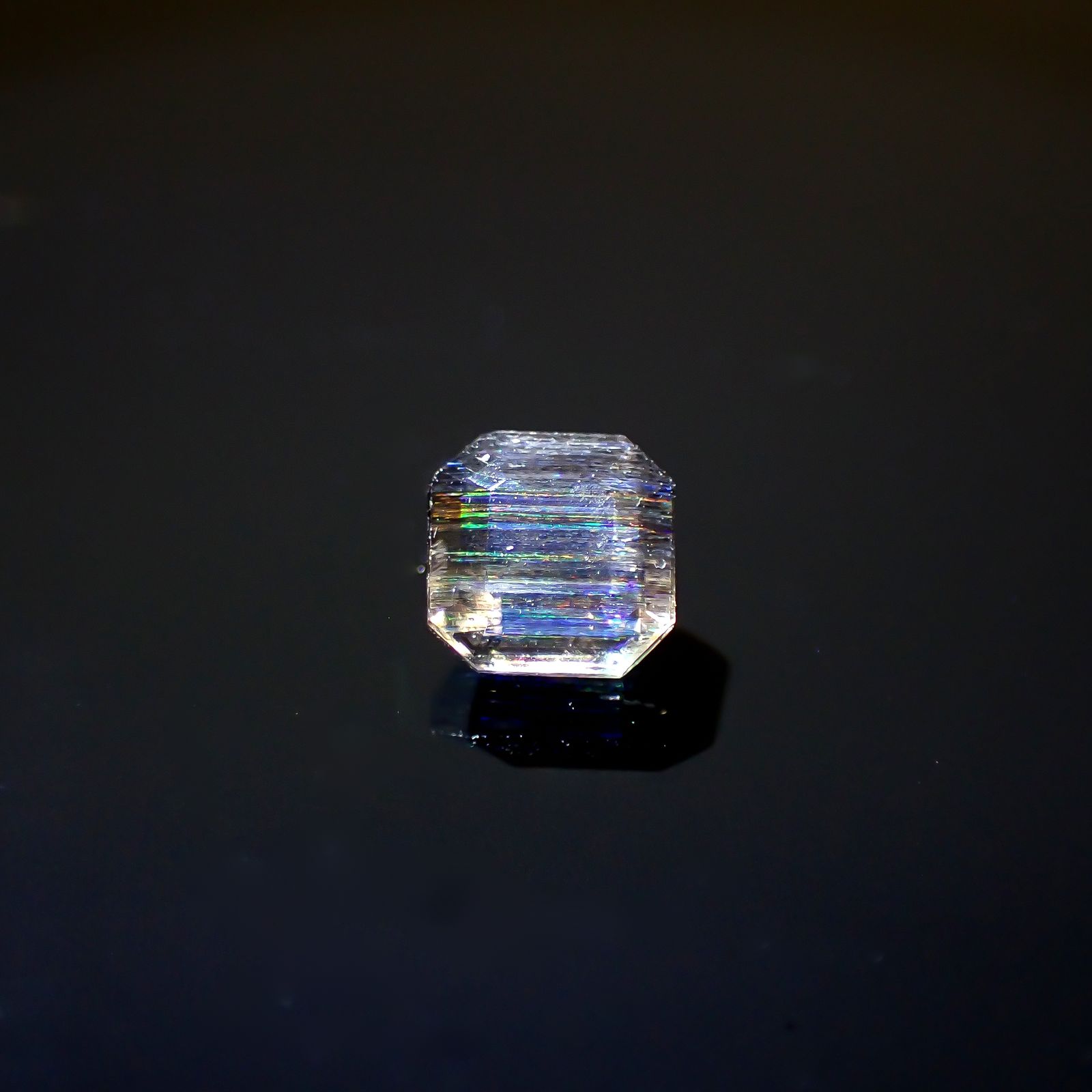 レインボースキャポライト ブラジル産 0.61ct[240326868]5.1x5mm前後