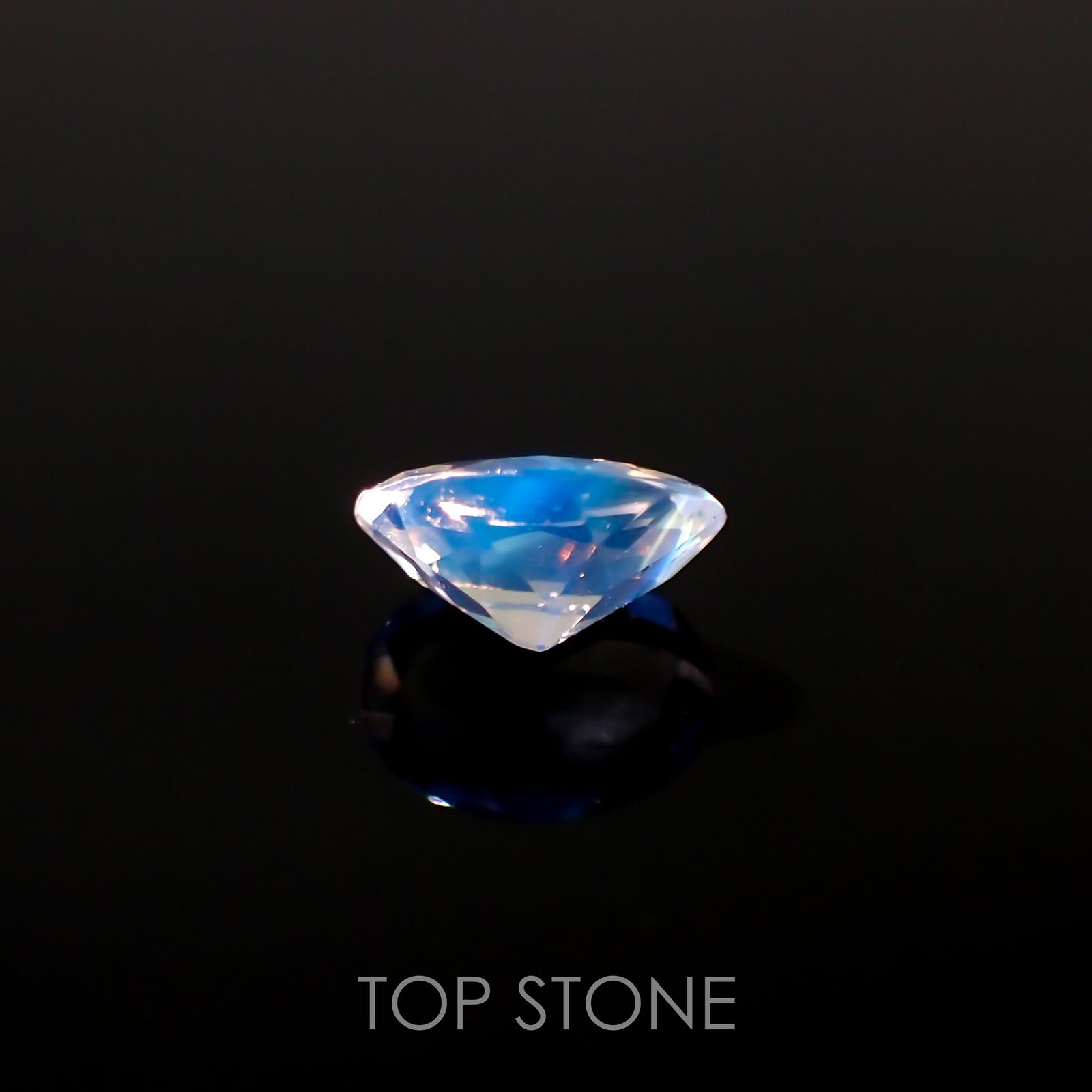 レインボームーンストーン(宝石名ラブラドライト)タンザニア産 0.61ct 識別済[220516036]6.9x5.1mm前後