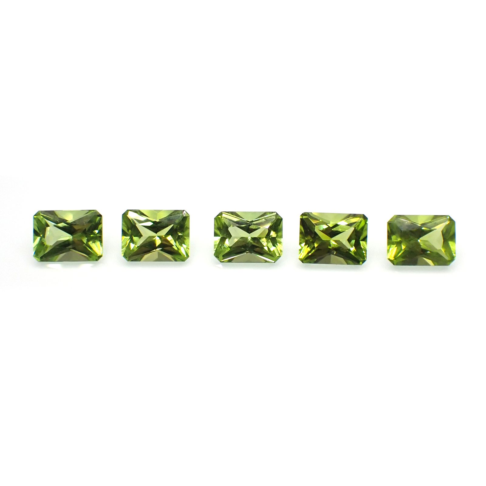 <ランダムセレクト1個販売>ペリドット 中国産 約1.40-1.65ct[230722580]8x6mm前後