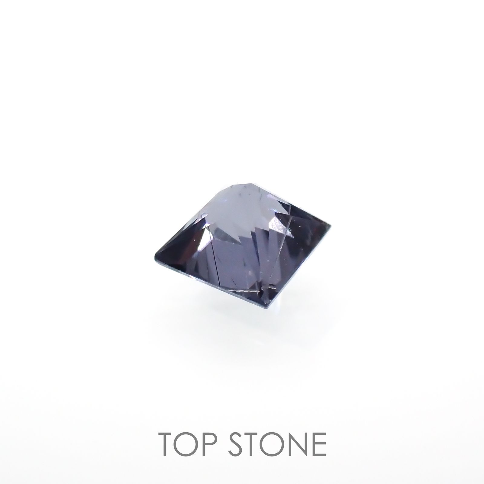 ◇プリンセスカット◇カラーチェンジガーネット アレキタイプ(宝石名ガーネット)マダガスカル・ベキリー産 0.10ct 識別済[220616541]2.4x2.4mm前後